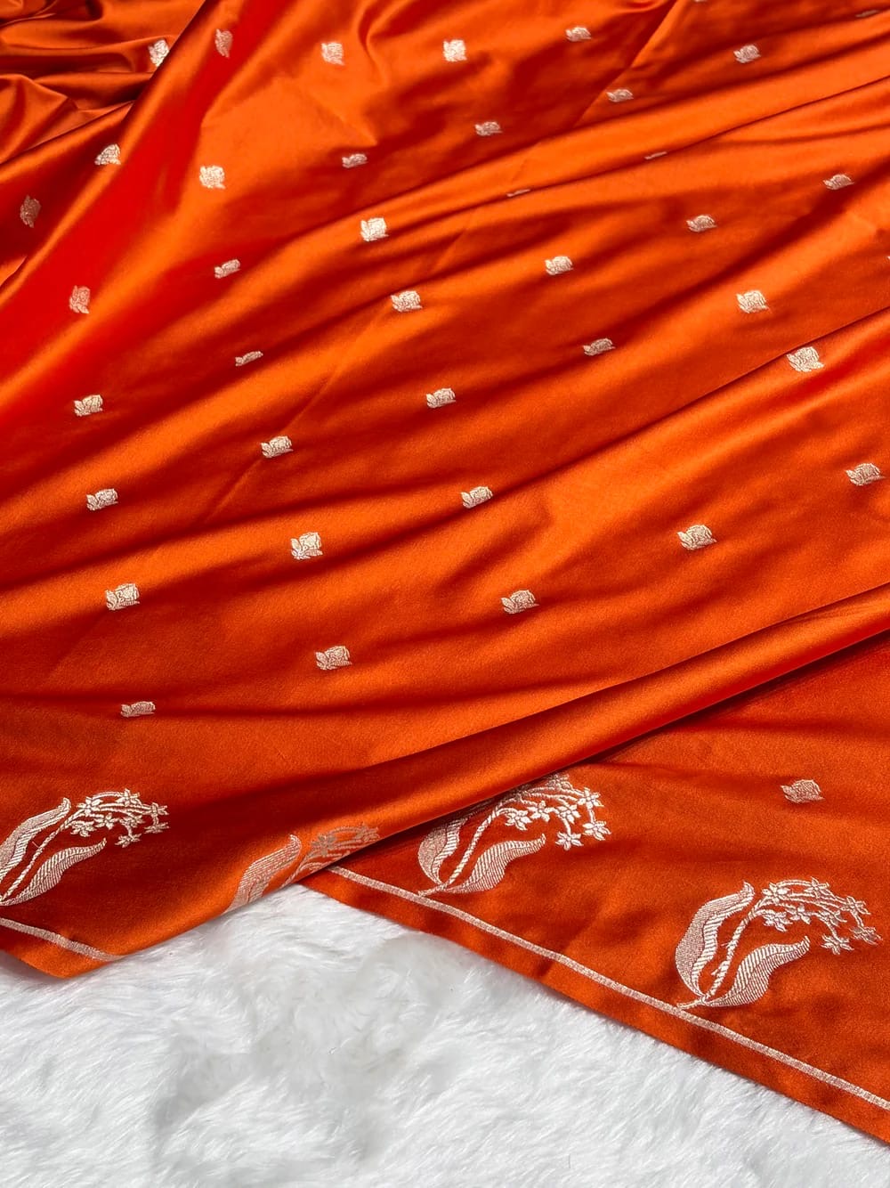 Mashru Kataan Silk Saree with Raw Mango Buta Woven Pattern & Rich Zari Pallu – MKS414