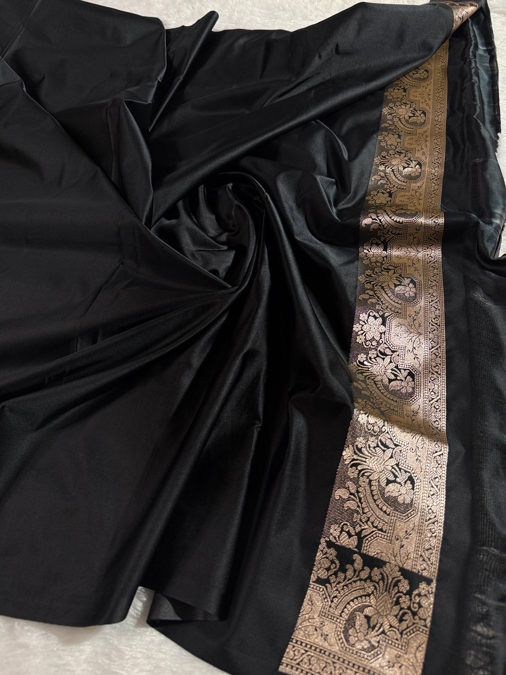 Black Banarasi Mashru Silk Saree with Jacquard Woven Designer Buti Pattern MKS026