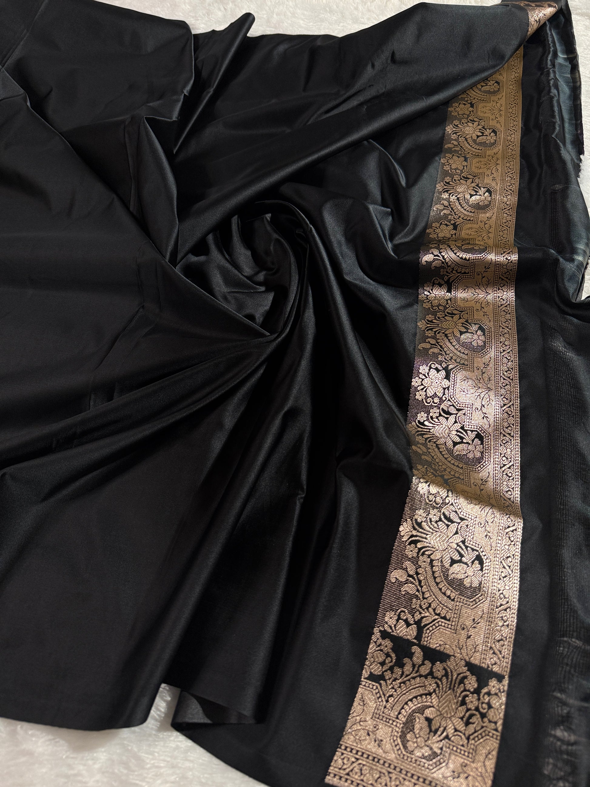 Black Banarasi Mashru Silk Saree with Jacquard Woven Designer Buti Pattern MKS026