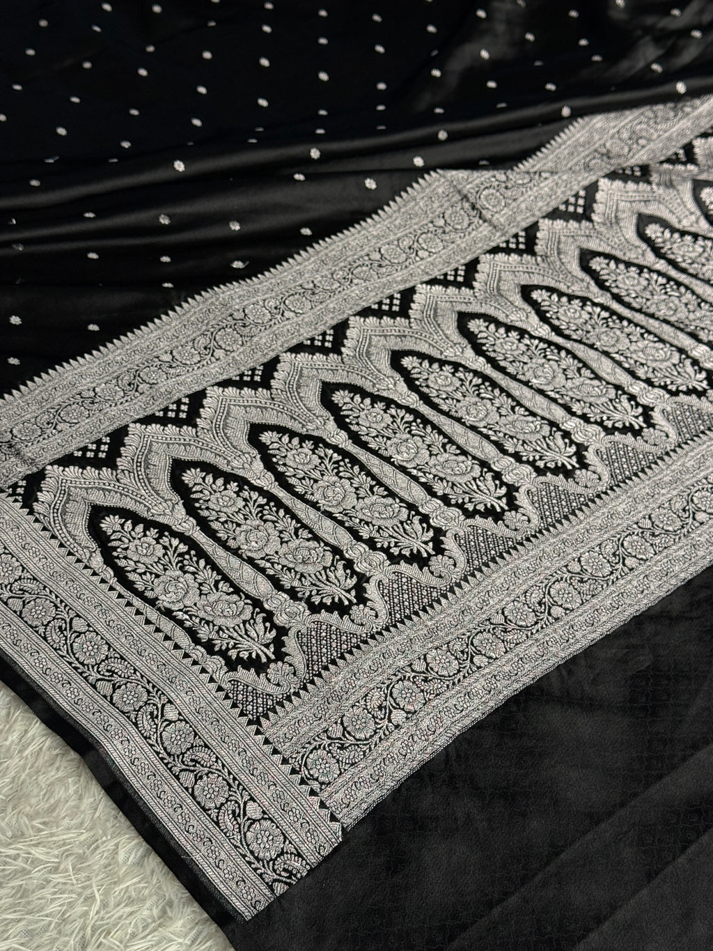 Elegant Black Banarasi Mashru Silk Saree with All-Over Buta Weave & Rich Zari Pallu | MKS818