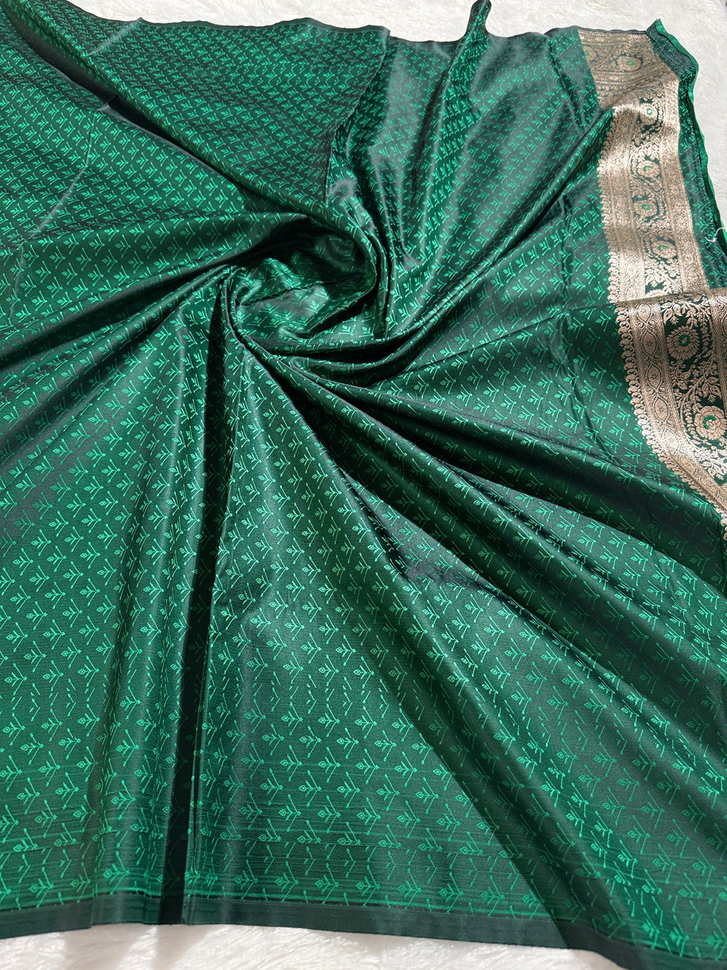 Green & Black Rangkaat Banarasi Mashru Silk Saree with Jacquard Woven Jaal Pattern MKS033