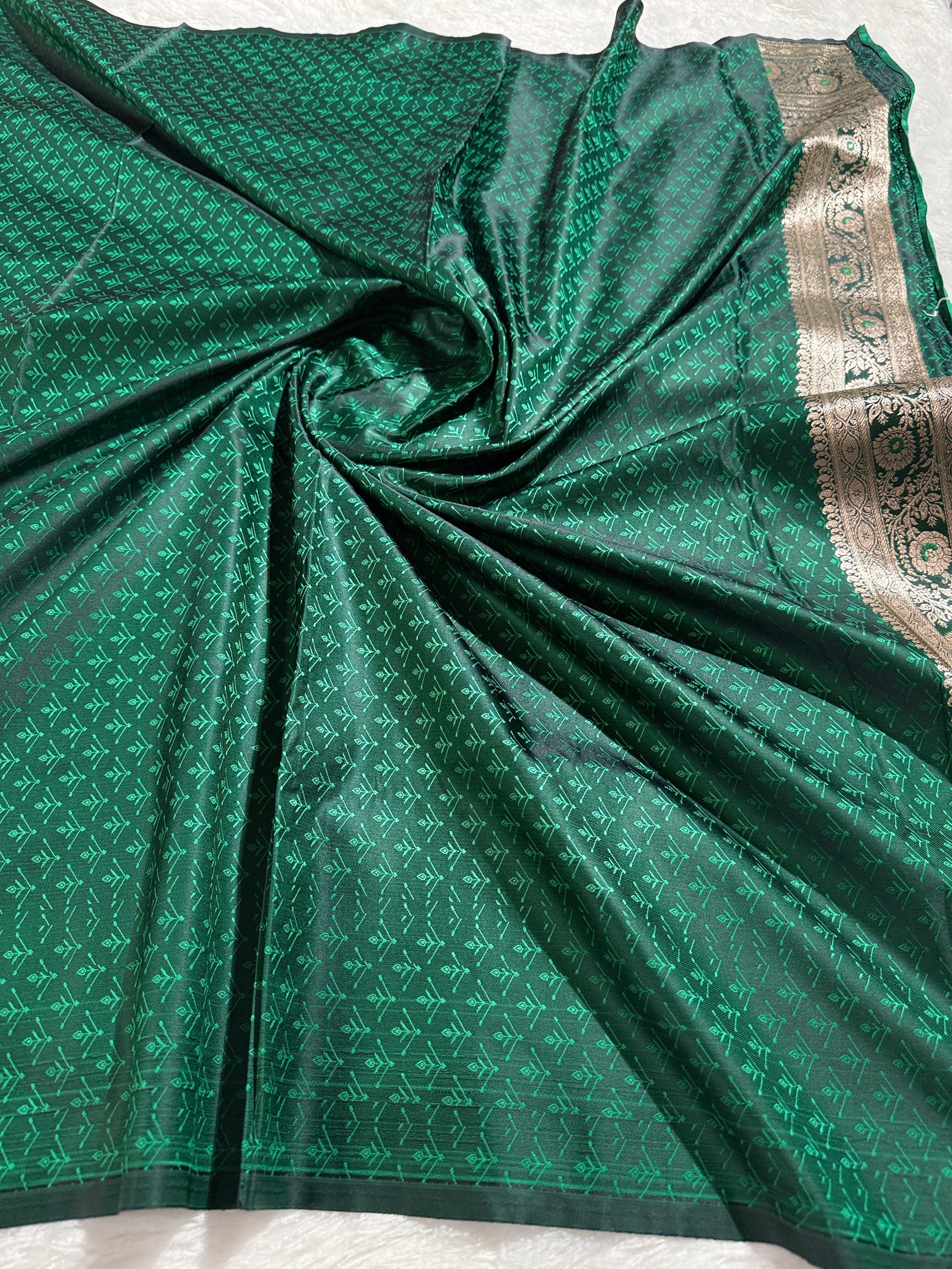Green & Black Rangkaat Banarasi Mashru Silk Saree with Jacquard Woven Jaal Pattern MKS033