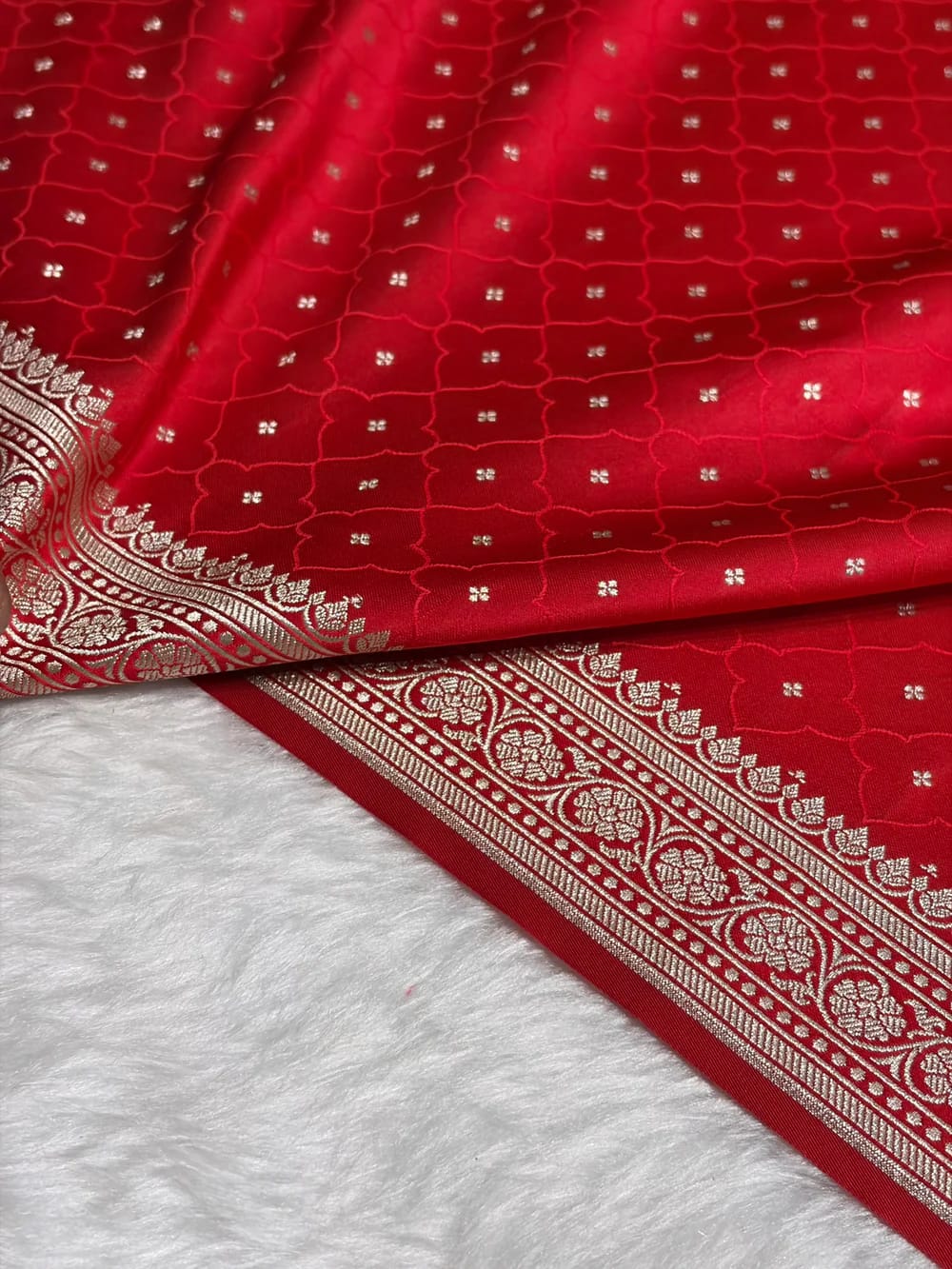 ✨ Mashru Kataan Silk Saree with Tanchoi Woven Pattern, Zari Border & Rich Zari Pallu MKS416