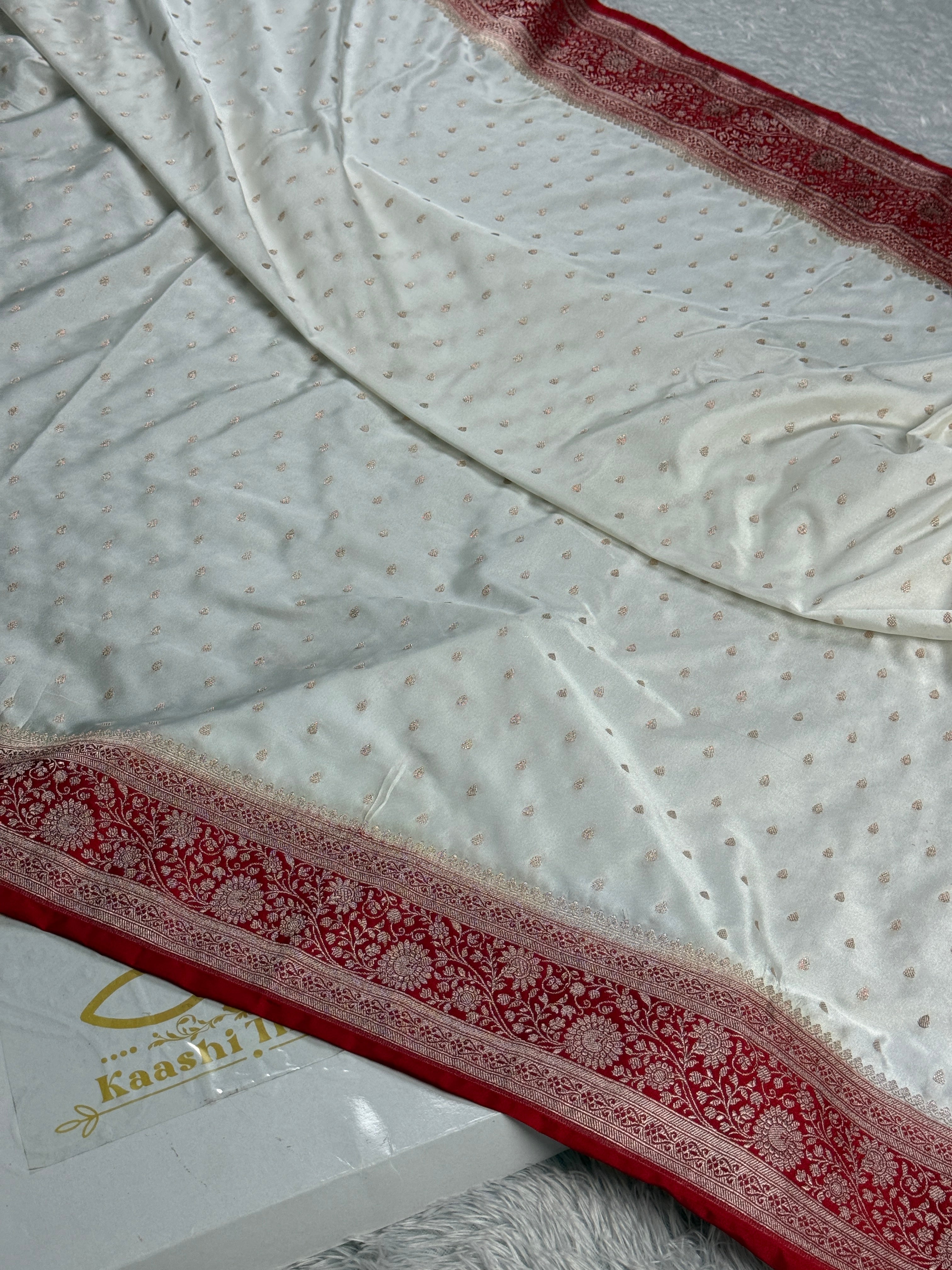 Kaashi Threads White Banarasi Satin Mashru Silk Saree with Red Contrast Matter Buti Design – MKS521 ✨