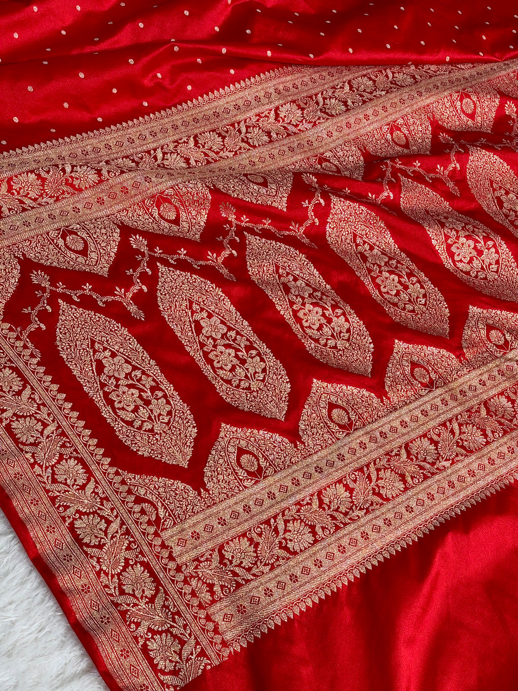 Red Mashru Kataan Silk Banarasi Saree with Buti Woven Design & Rich Zari Pallu – MKS864