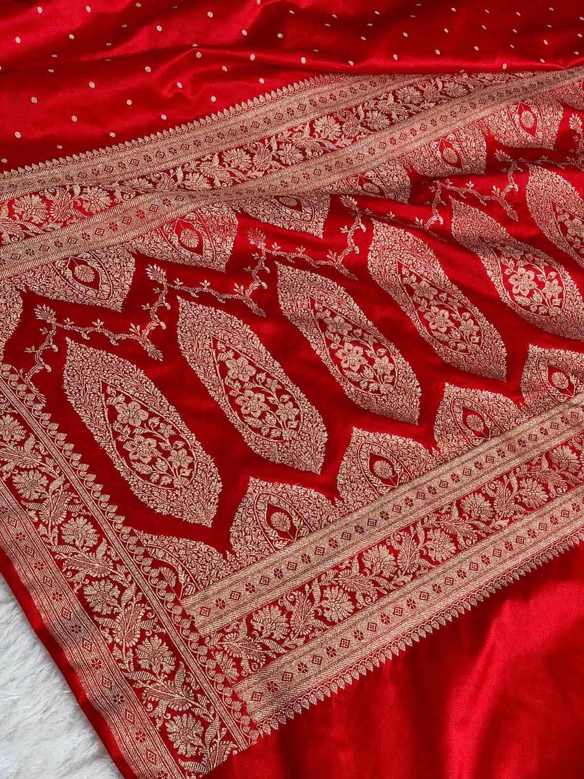 Red Mashru Kataan Silk Banarasi Saree with Buti Woven Design & Rich Zari Pallu – MKS864