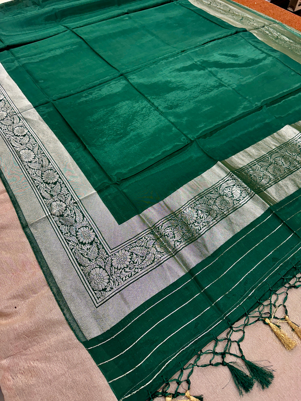 ✨ Banarasi Jacquard Gap Buti HO Silk 3-Piece Unstitched Dress Material MSS24