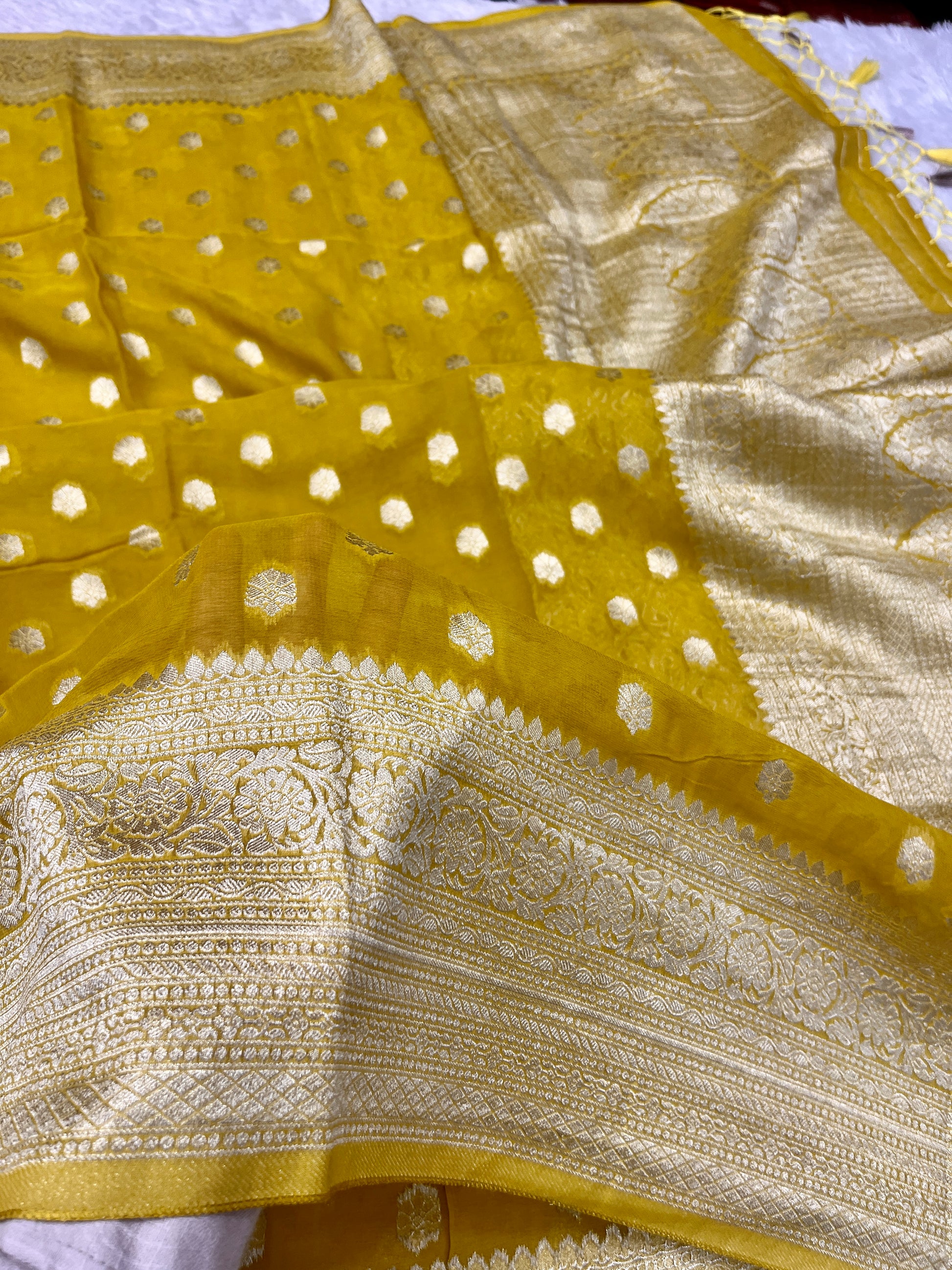 Banarsi Pure Natural Georgette Four flower Buti Design VSG02