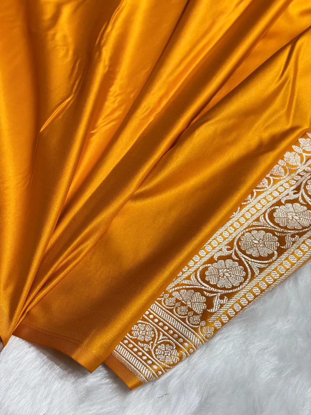 ✨ Mashru Kataan Silk Saree with Tanchoi Woven Pattern, Zari Border & Rich Zari Pallu MKS416