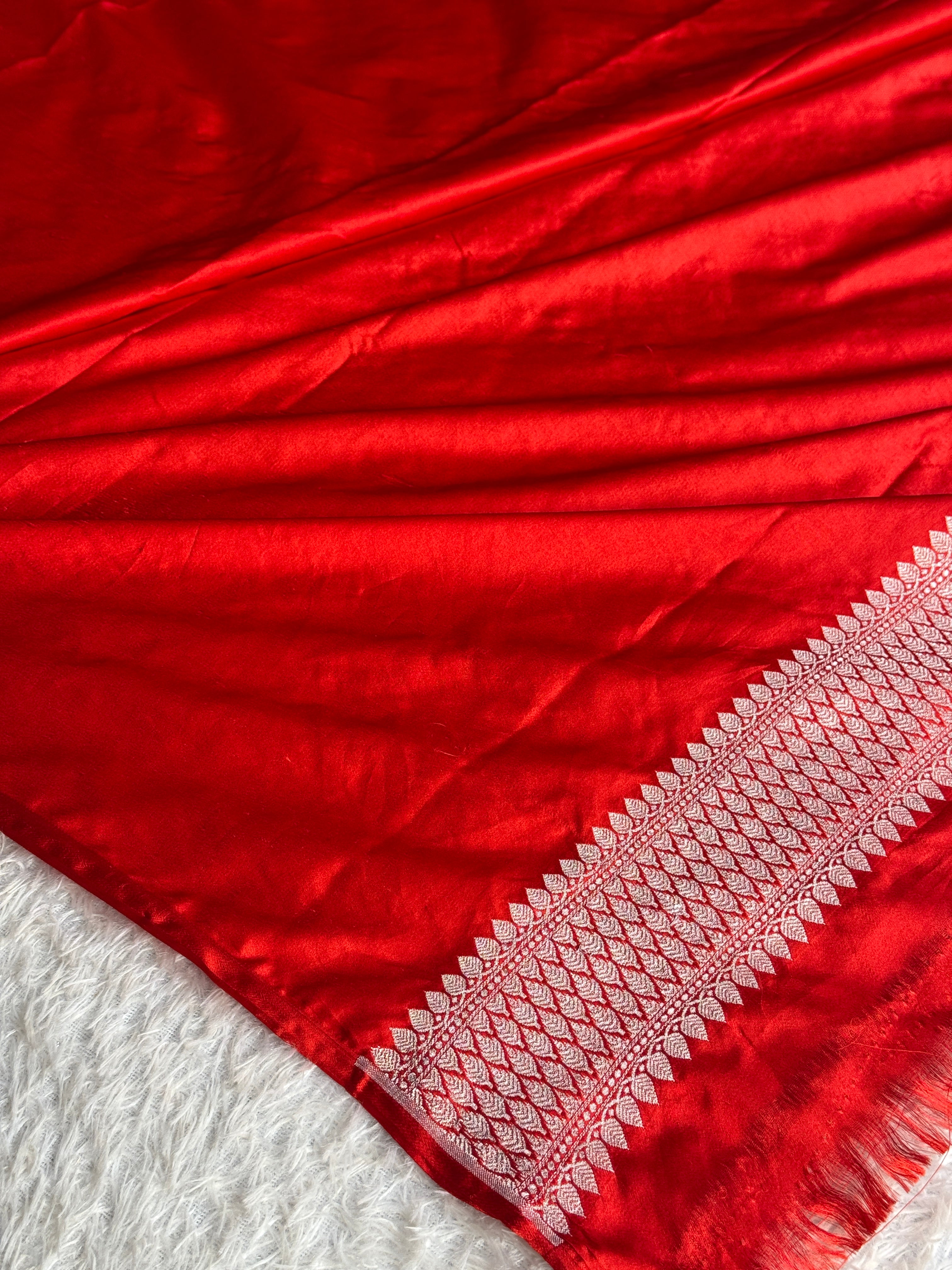 Red Mashru Kataan Silk Banarasi Saree with Meenakari Leaf Woven Border | MKS754