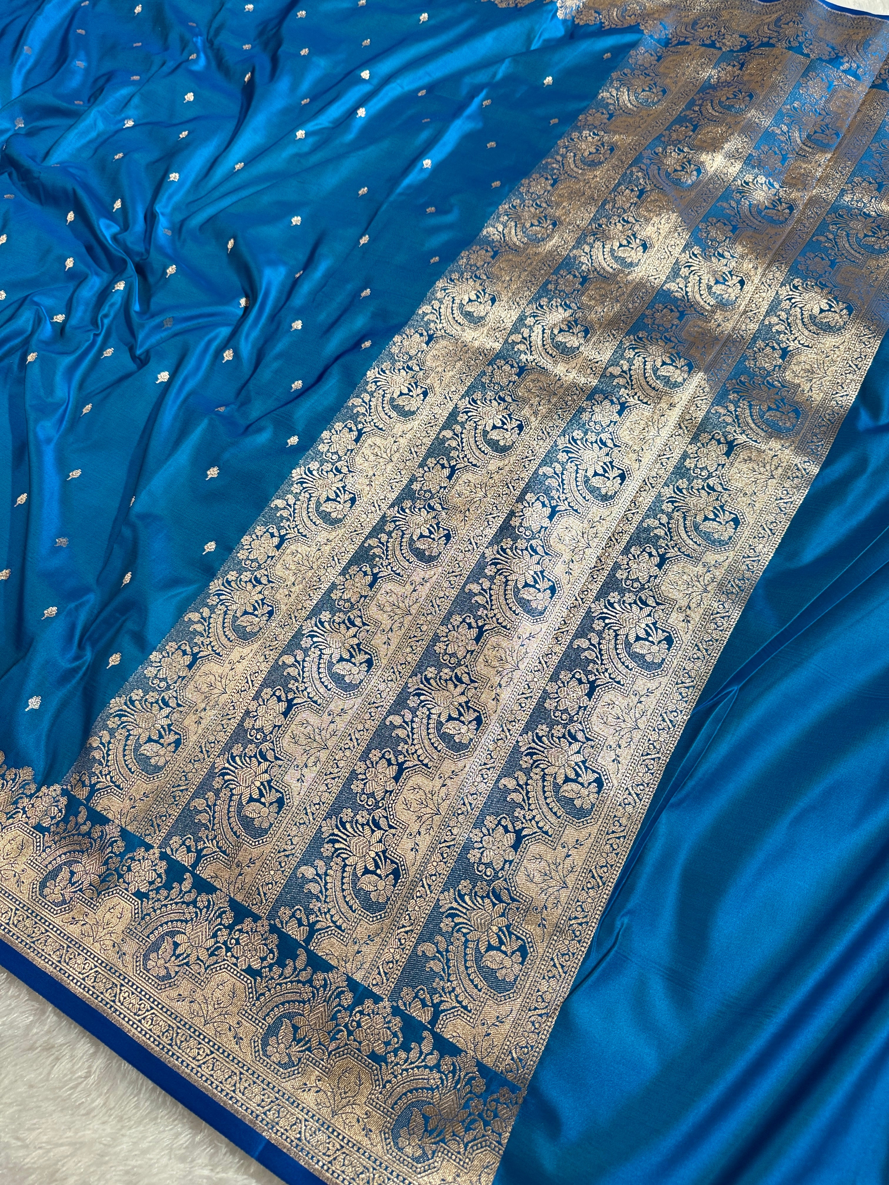 Peacock Banarasi Mashru Silk Saree with Jacquard Woven Designer Buti Pattern MKS027