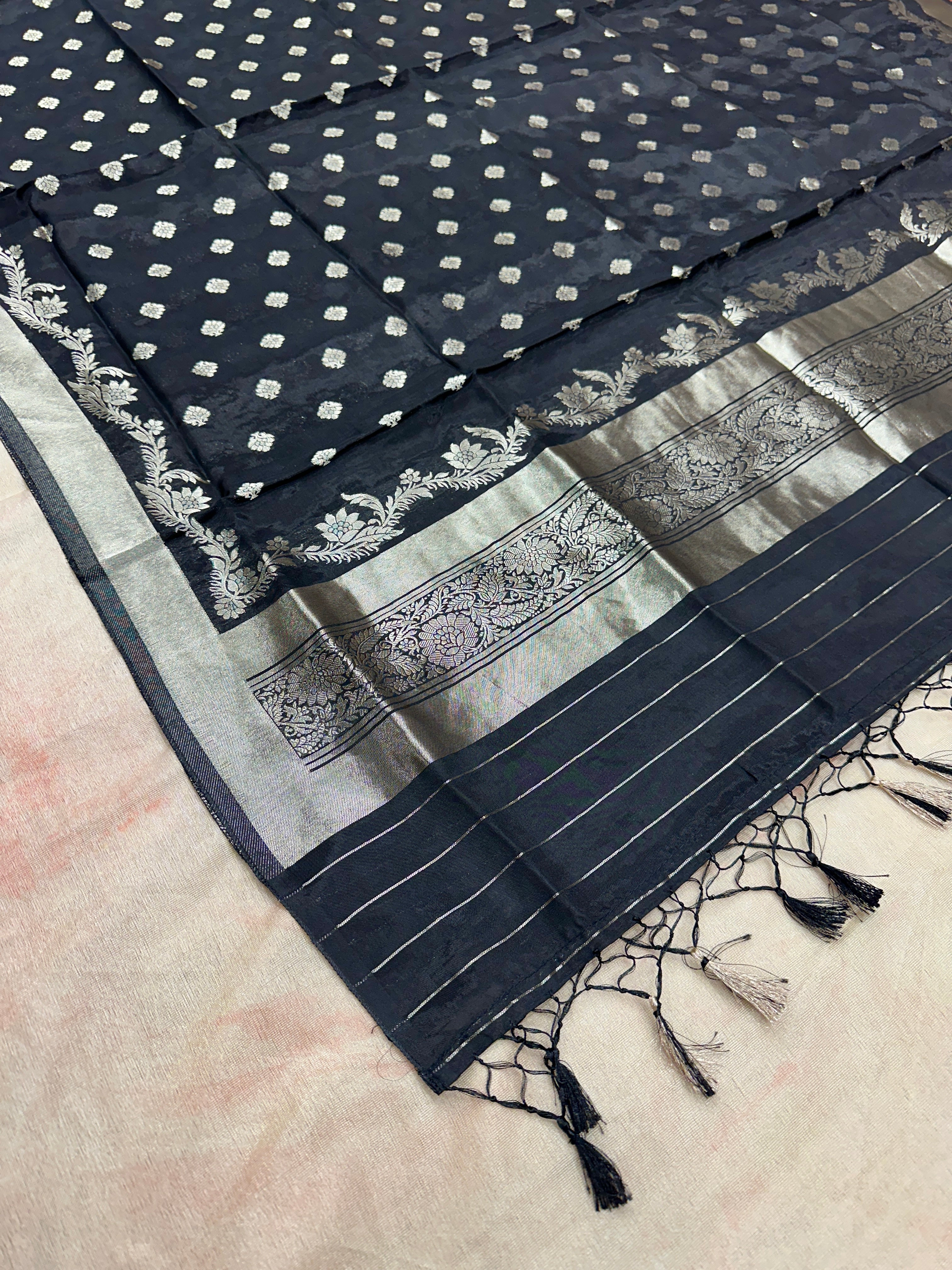 ✨ Banarasi Jacquard Gap Buti HO Silk 3-Piece Unstitched Dress Material MSS20