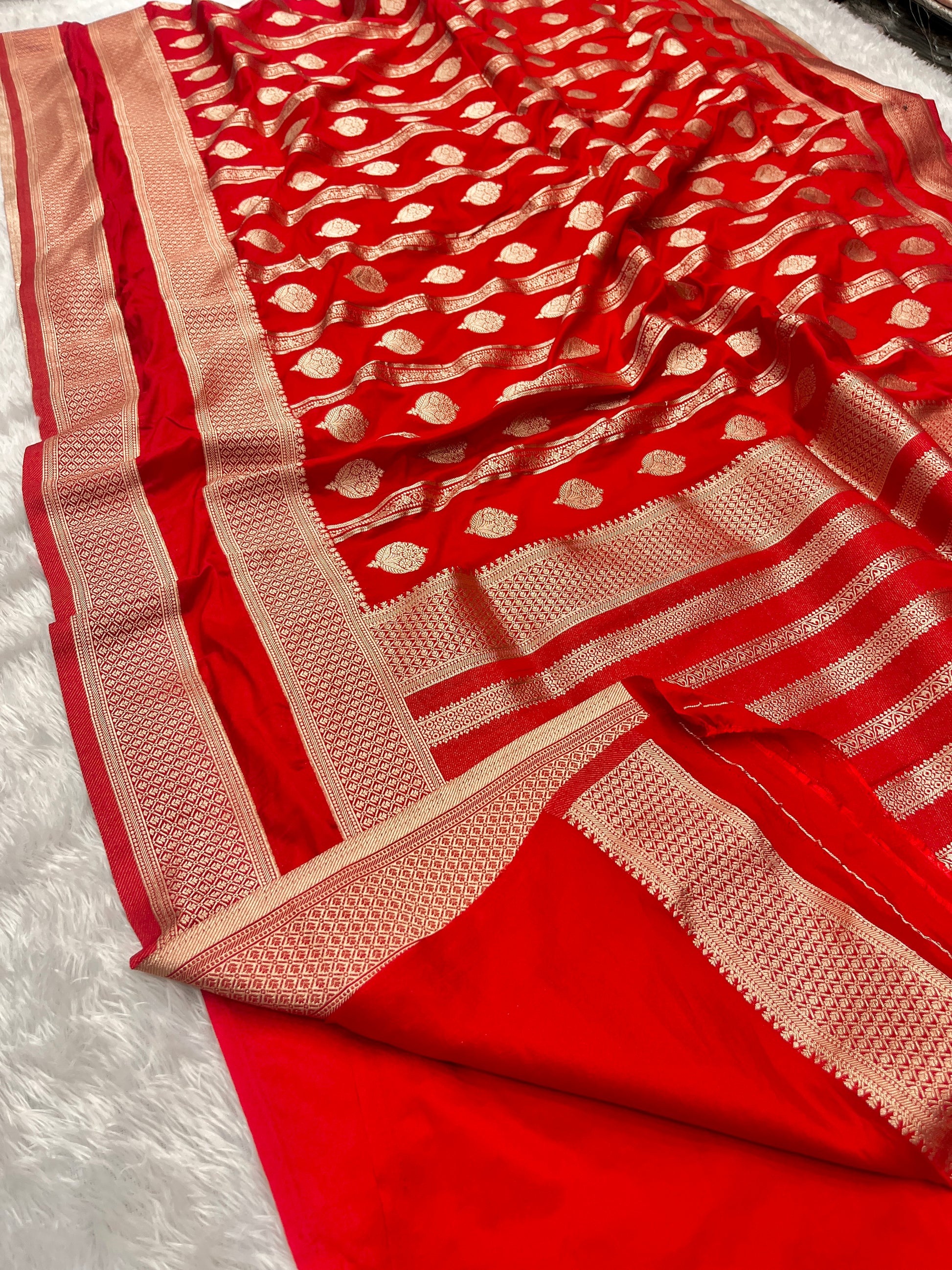 Chinon Silk Horizontal Buta Design Red Color Saree CN09