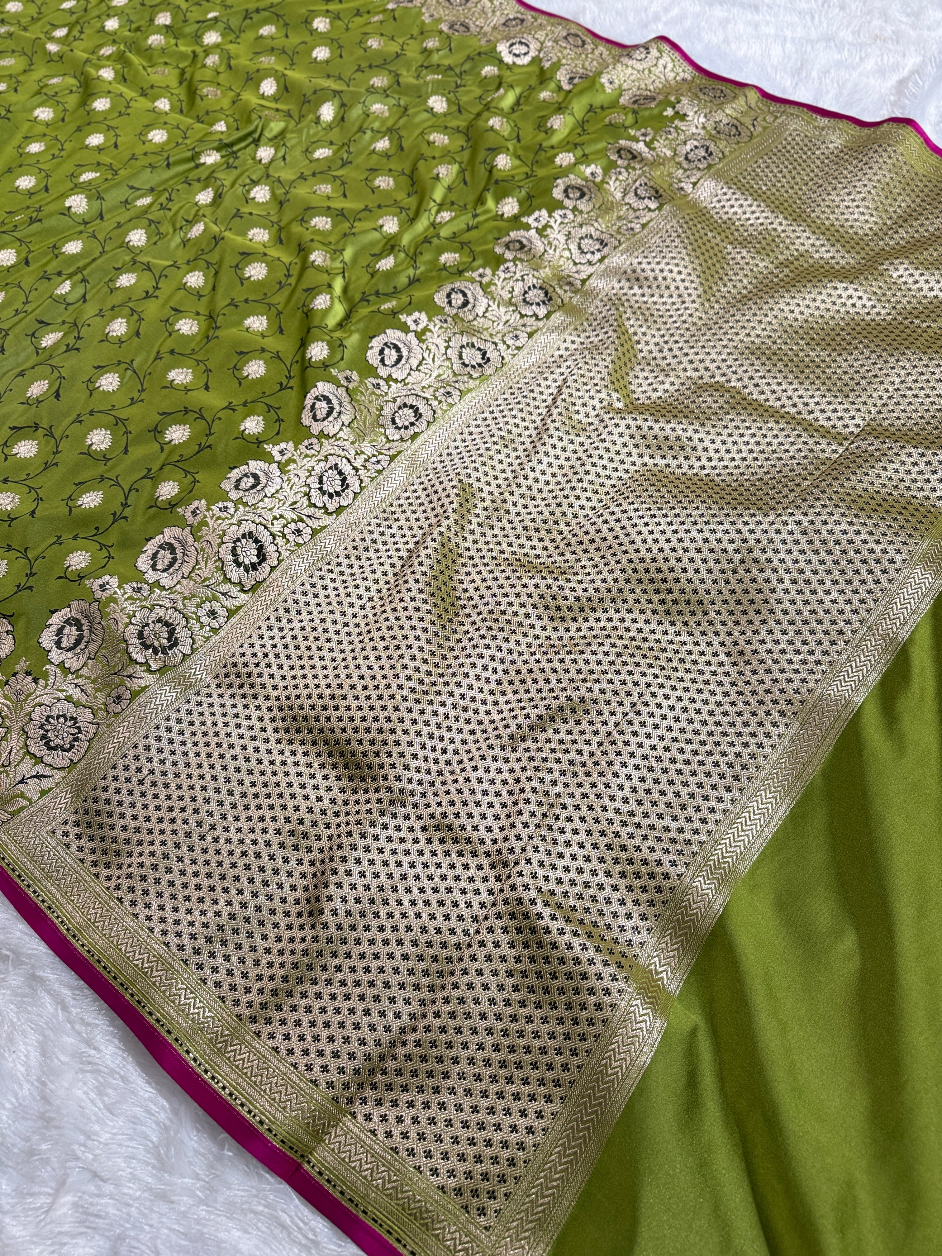 Pista Green Banarasi Mashru Kataan Silk Saree with Tanchoi Floral Weaving & Fancy Banarasi Border MKS102
