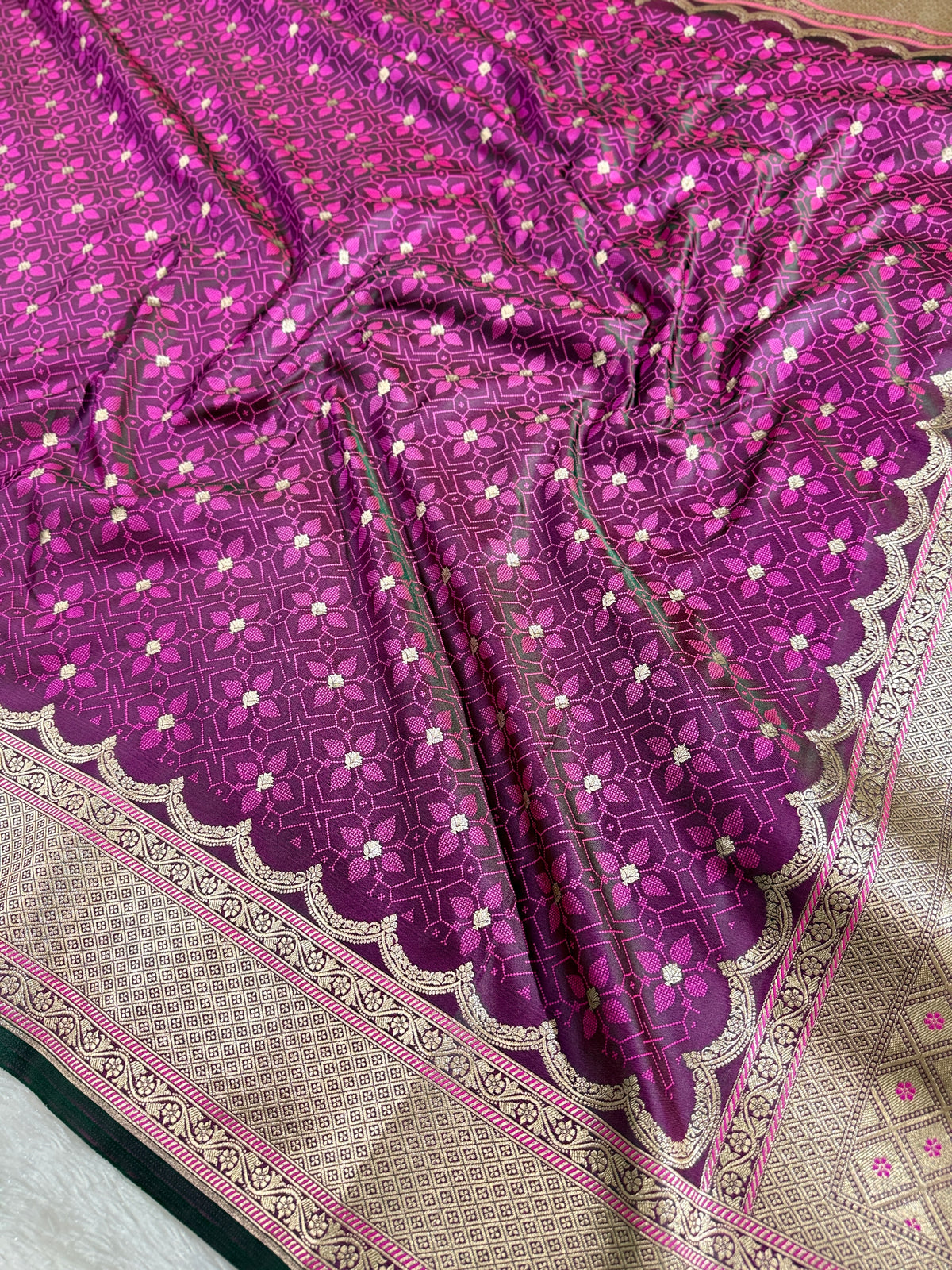💠 Premium Product Title
Magenta Banarasi Mashru Silk Saree with Tanchoi Meena Woven Pattern & Fancy Jacquard Border MKS106