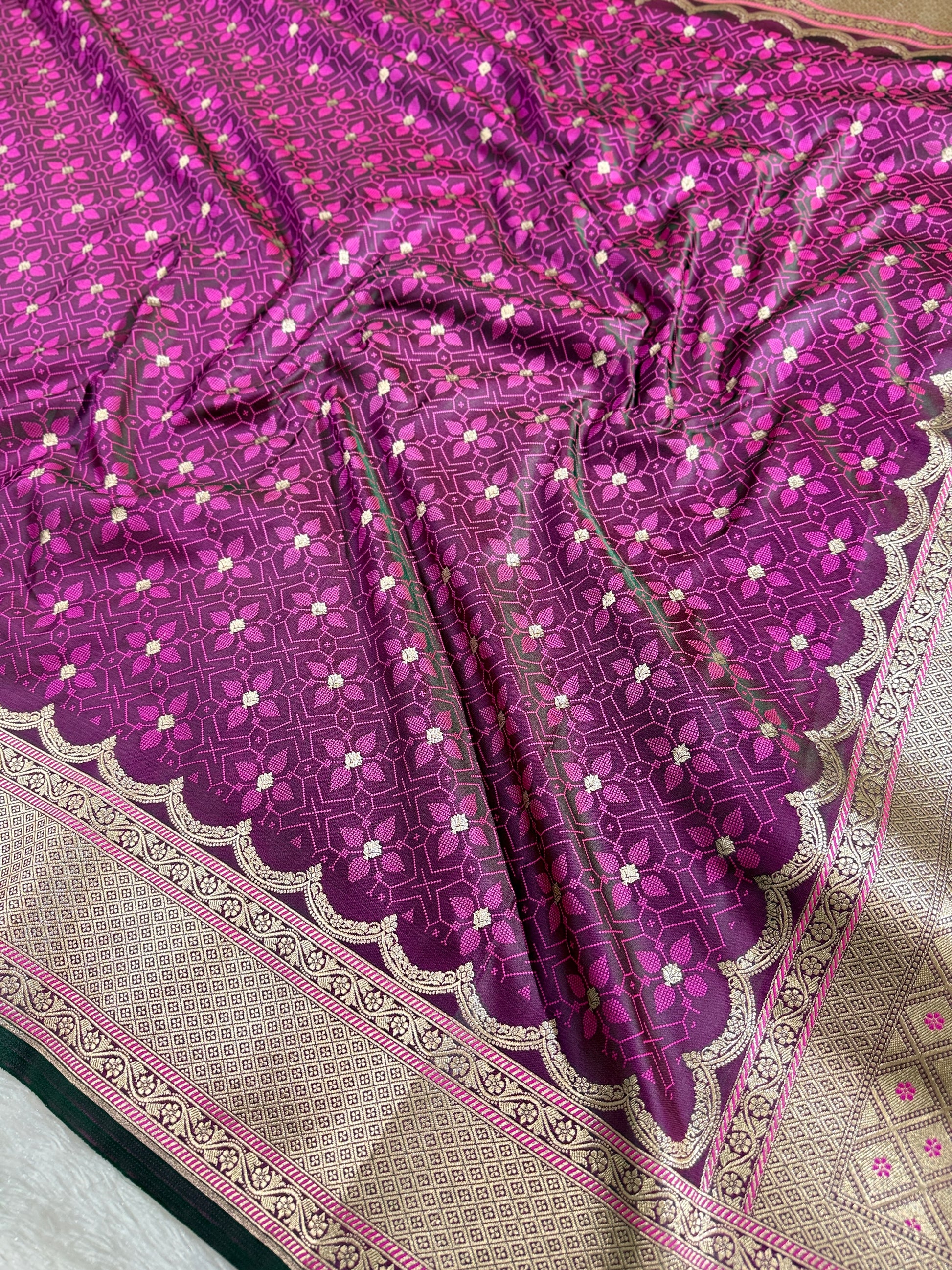 💠 Premium Product Title
Magenta Banarasi Mashru Silk Saree with Tanchoi Meena Woven Pattern & Fancy Jacquard Border MKS106