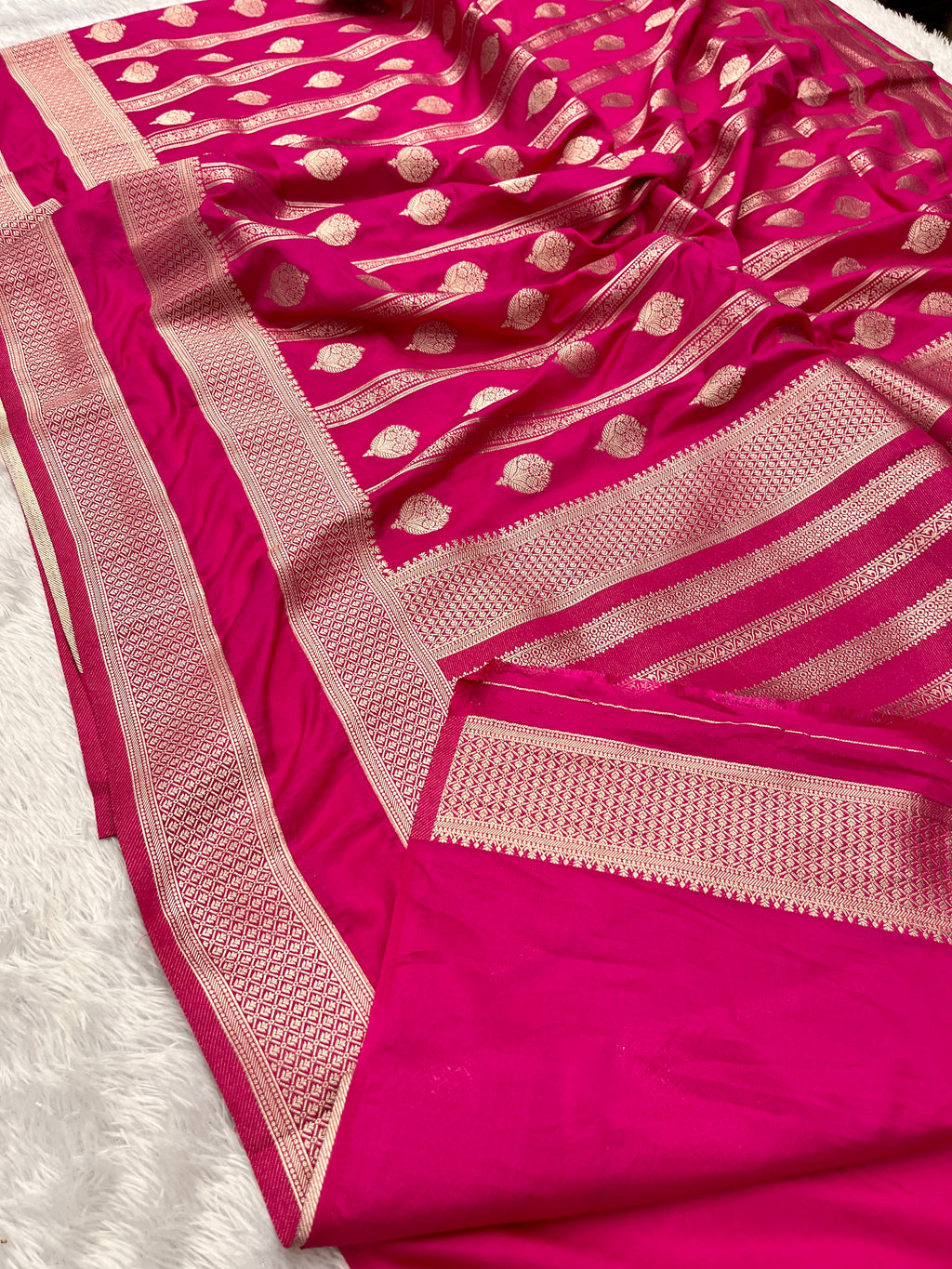 Chinon Silk Horizontal Buta Design Rani Color Saree CN09