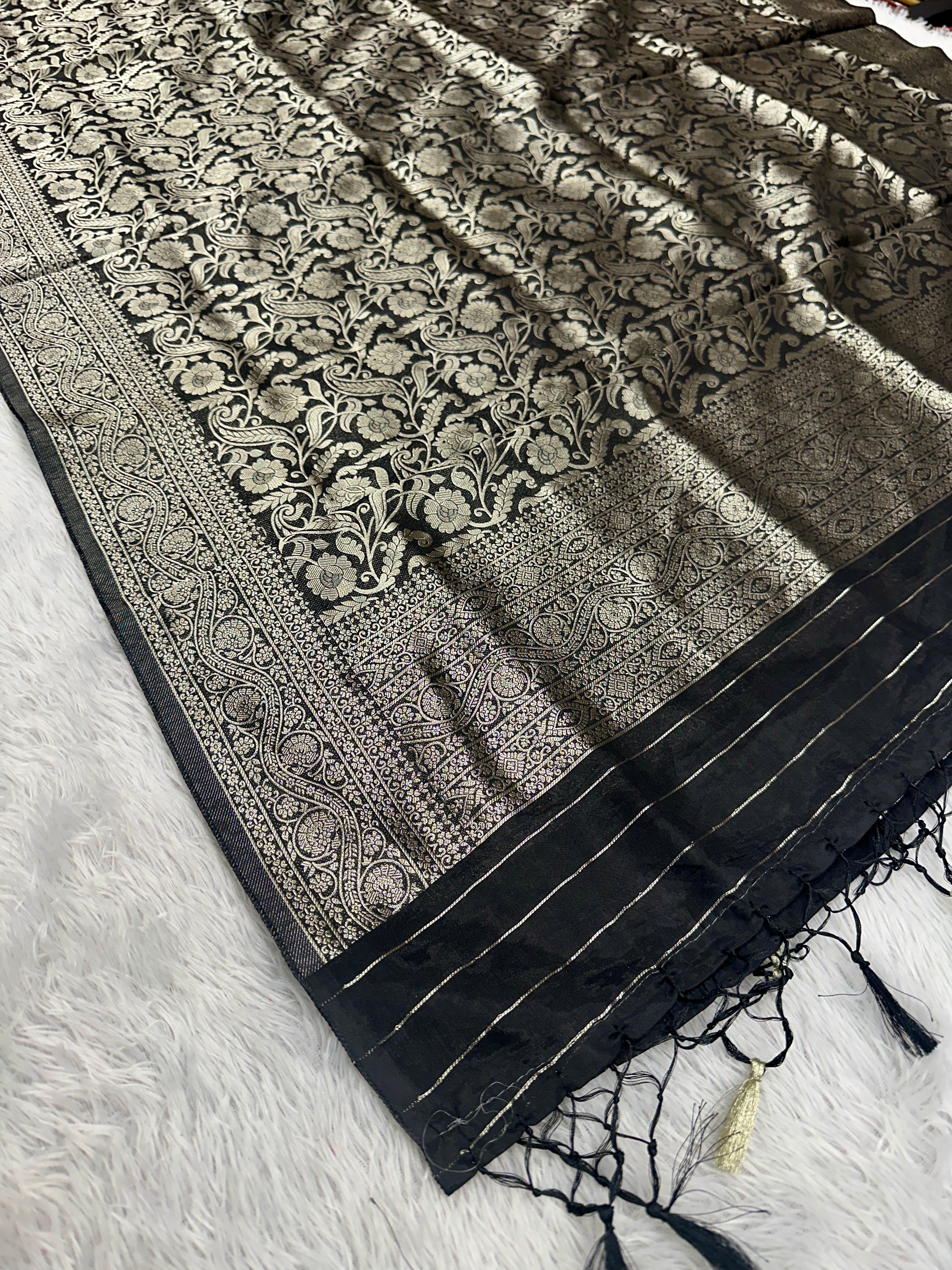 ✨ Banarasi Jacquard Gap Buti HO Silk 3-Piece Unstitched Dress Material MSS14