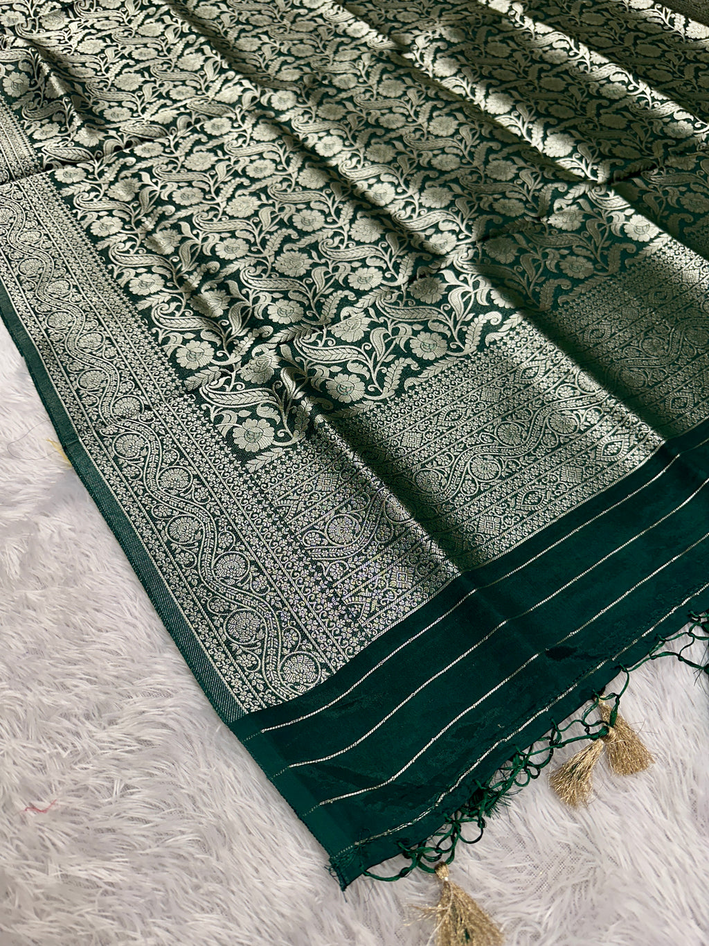 ✨ Banarasi Jacquard Gap Buti HO Silk 3-Piece Unstitched Dress Material MSS14