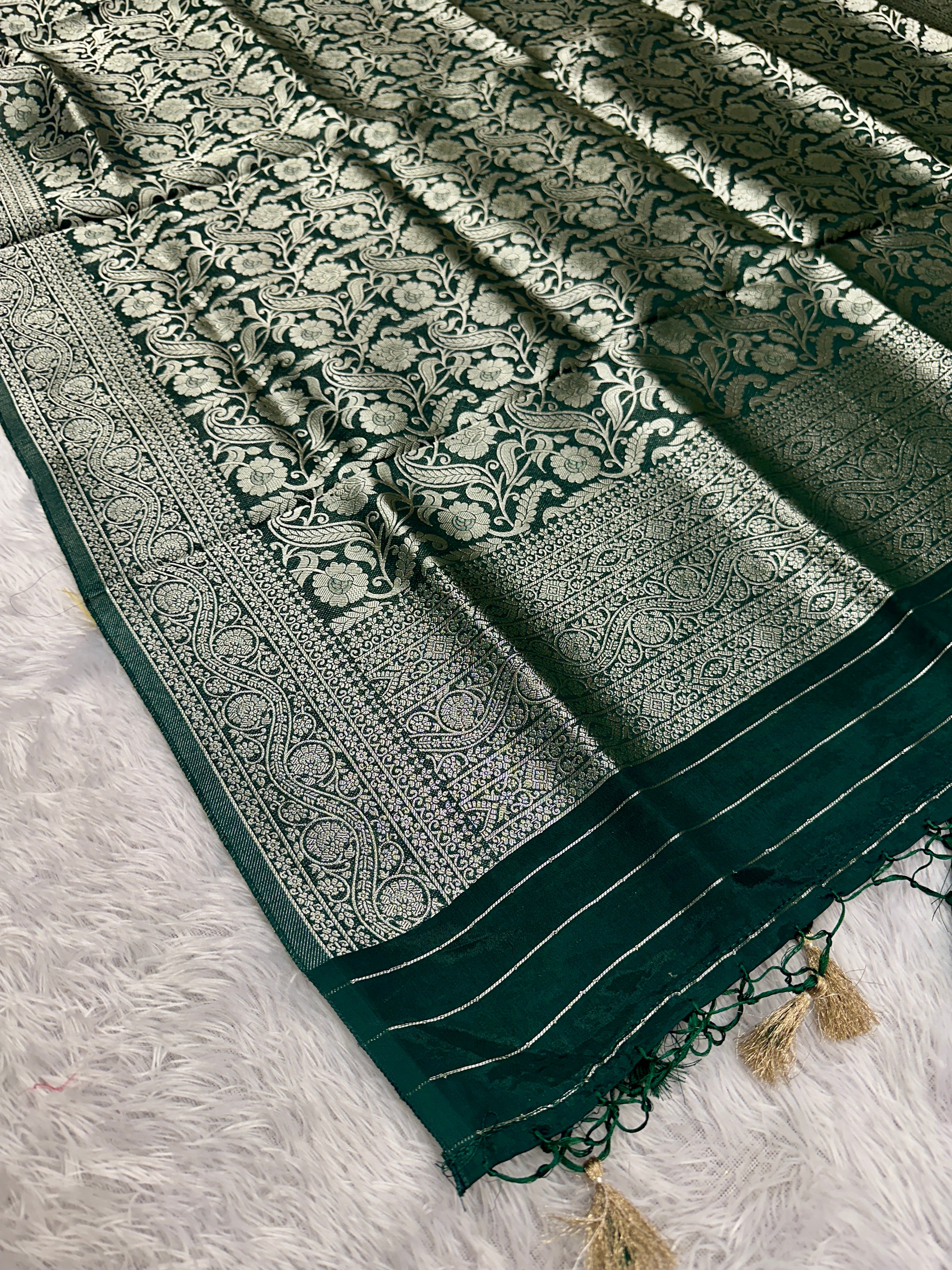 ✨ Banarasi Jacquard Gap Buti HO Silk 3-Piece Unstitched Dress Material MSS14