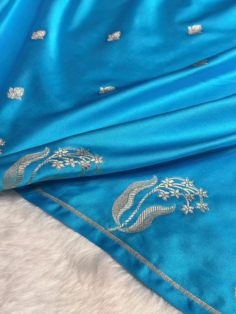 Mashru Kataan Silk Saree with Raw Mango Buta Woven Pattern & Rich Zari Pallu – MKS414