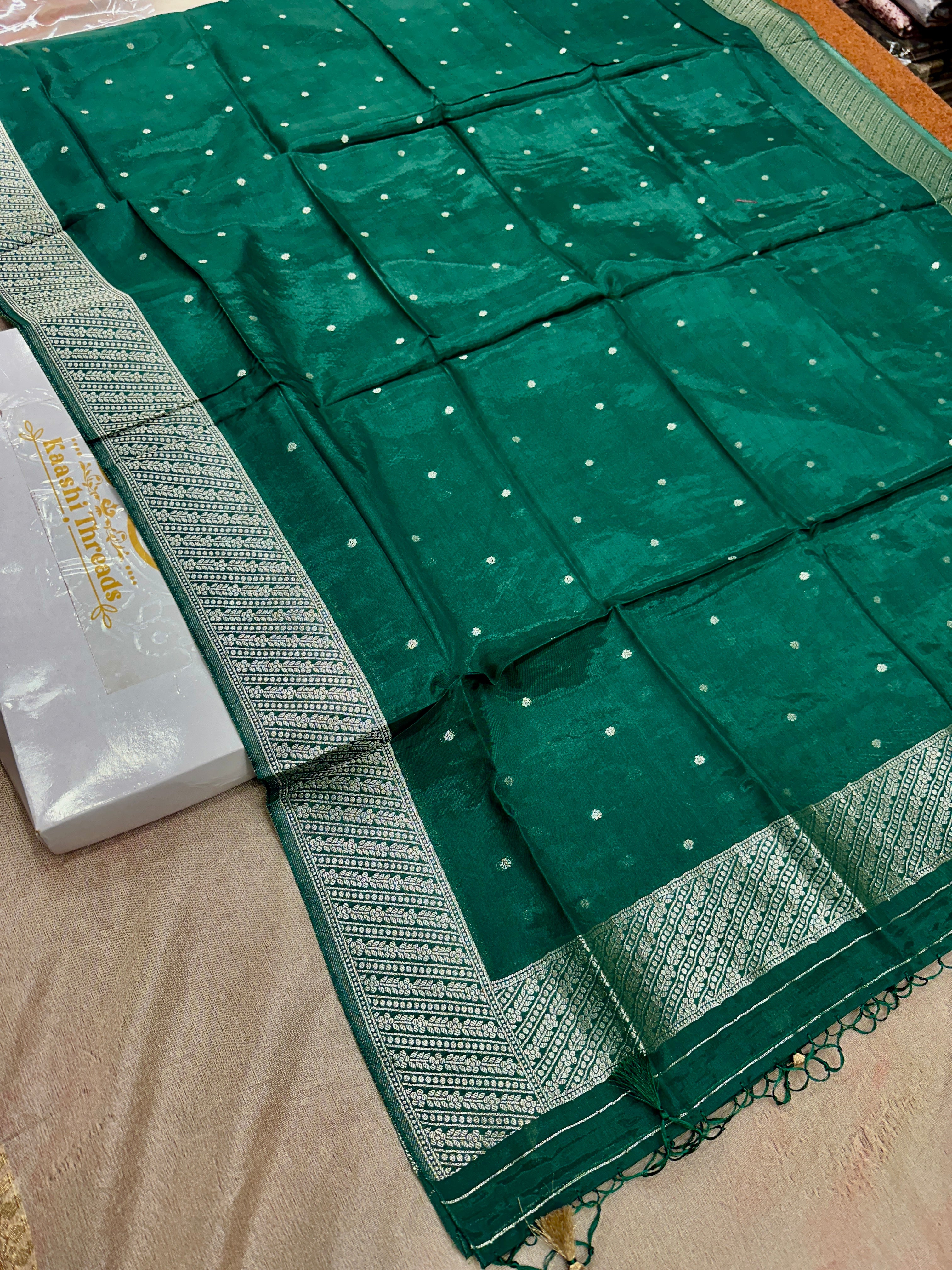 ✨ Banarasi Jacquard Gap Buti HO Silk 3-Piece Unstitched Dress Material MSS22