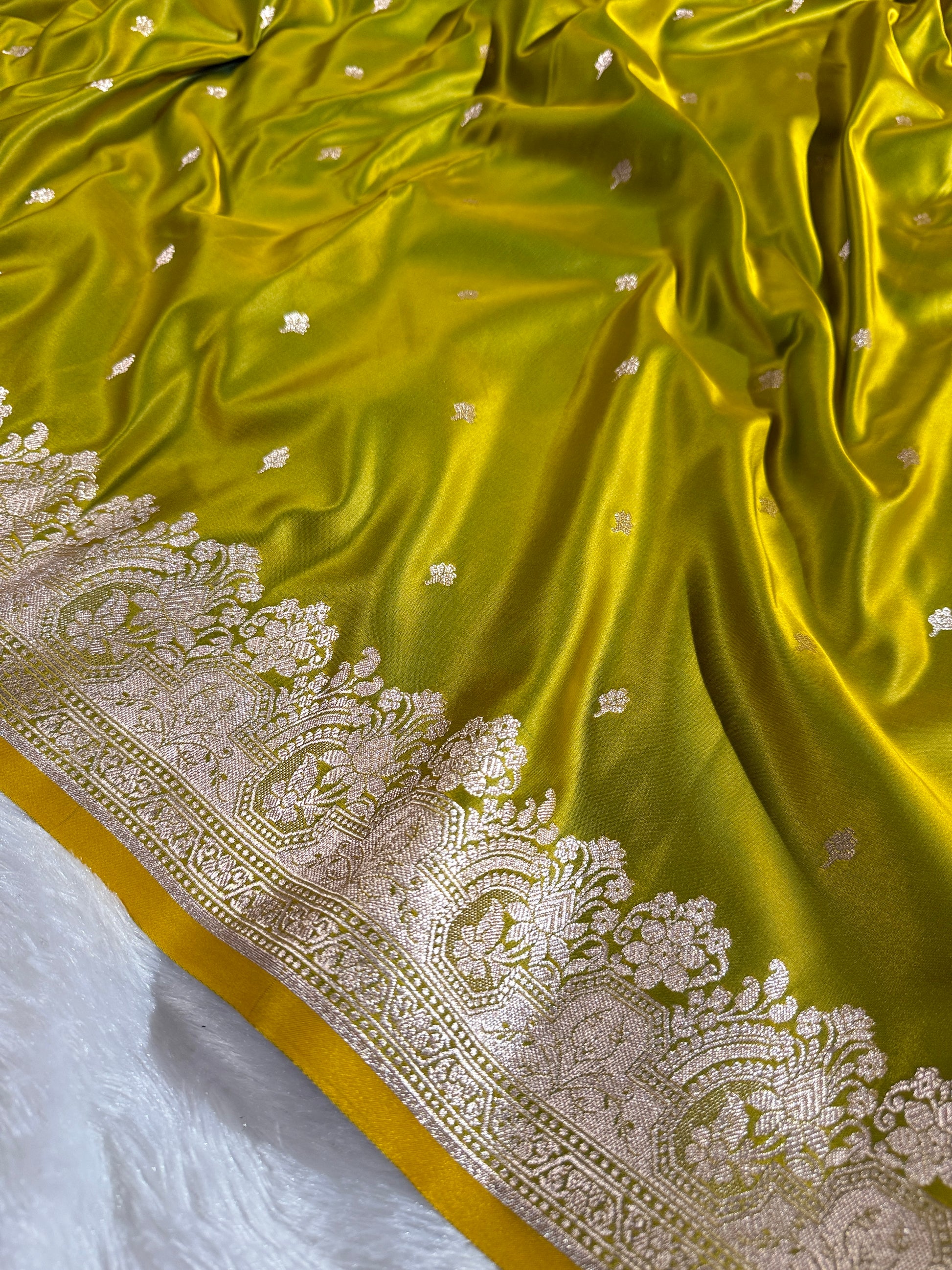 Lemon Banarasi Mashru Silk Saree with Jacquard Woven Chunri Design MKS023