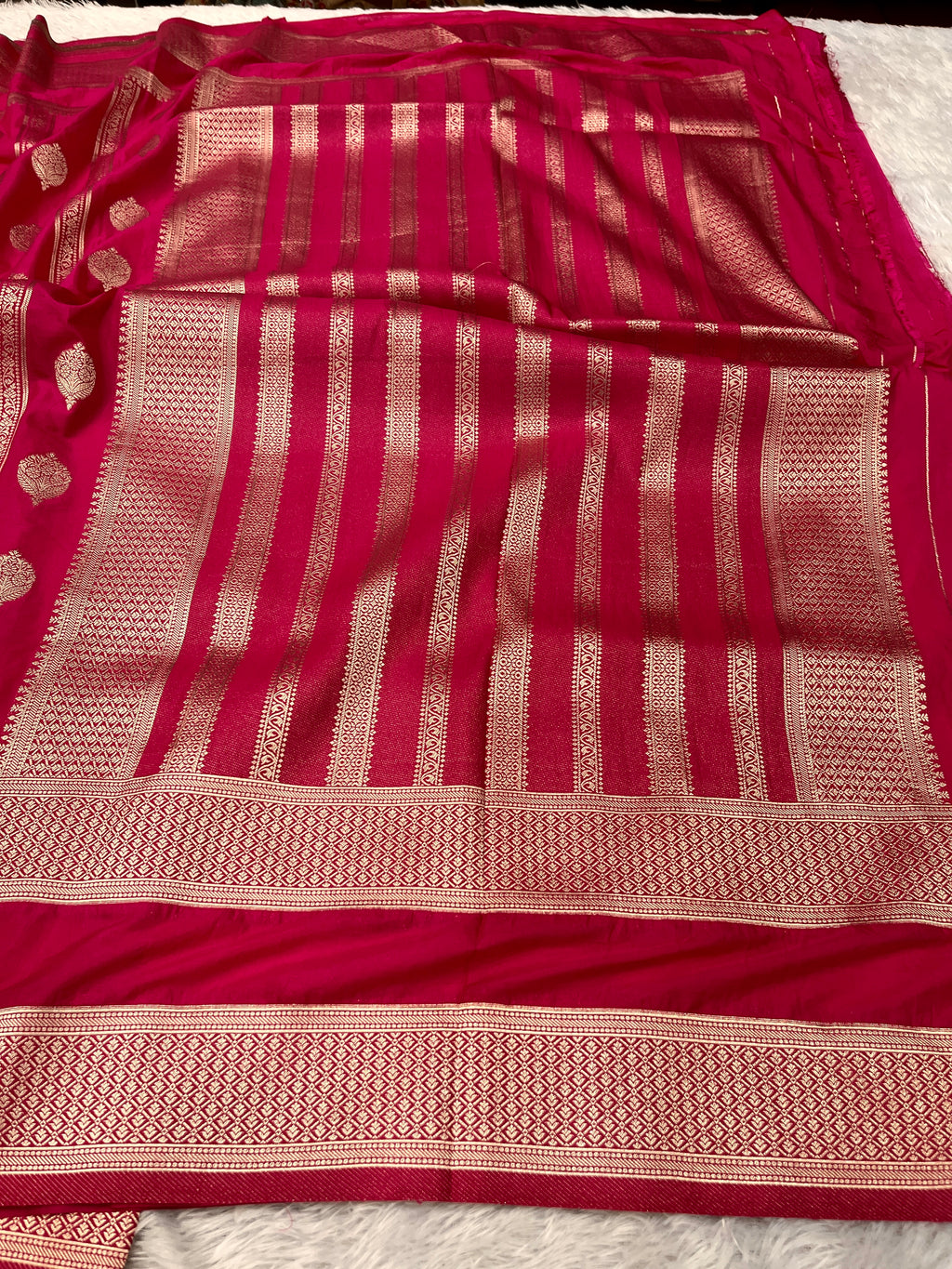 Chinon Silk Horizontal Buta Design Rani Color Saree CN09