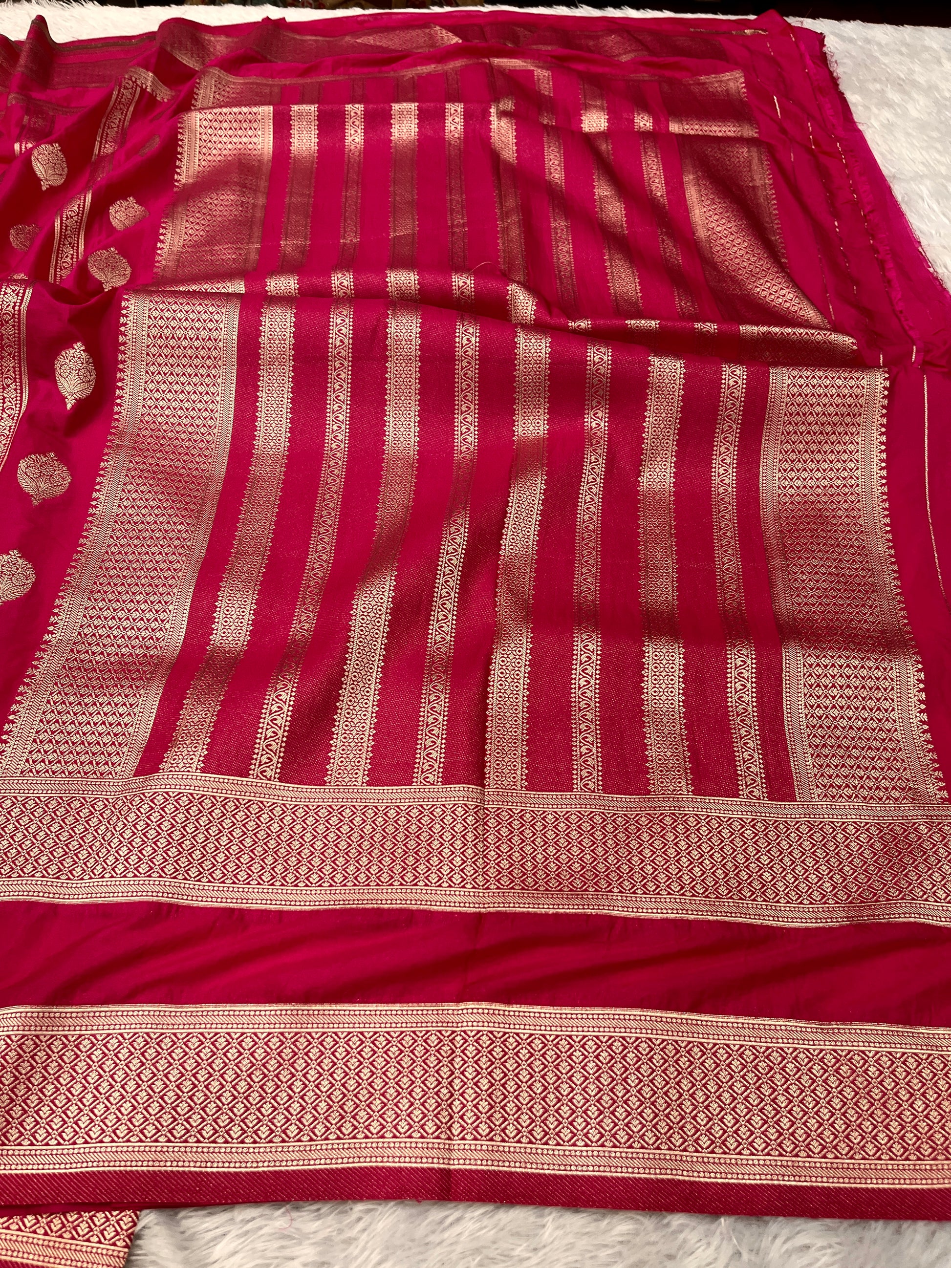 Chinon Silk Horizontal Buta Design Rani Color Saree CN09