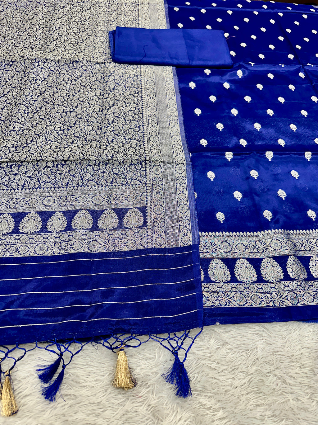 ✨ Banarasi Jacquard Gap Buti HO Silk 3-Piece Unstitched Dress Material MSS15