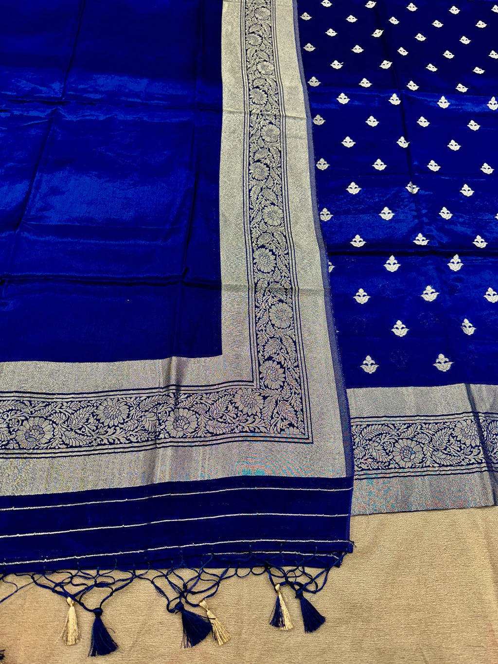 ✨ Banarasi Jacquard Gap Buti HO Silk 3-Piece Unstitched Dress Material MSS24