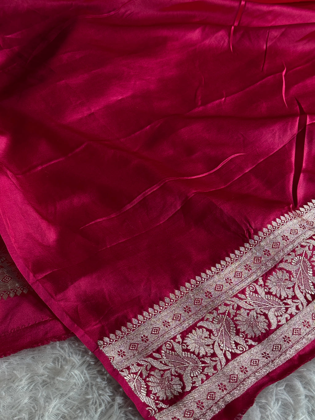 Royal Navy Blue Mashru Kataan Silk Banarasi Saree with Reddish Pink Contrast Border – MKS671