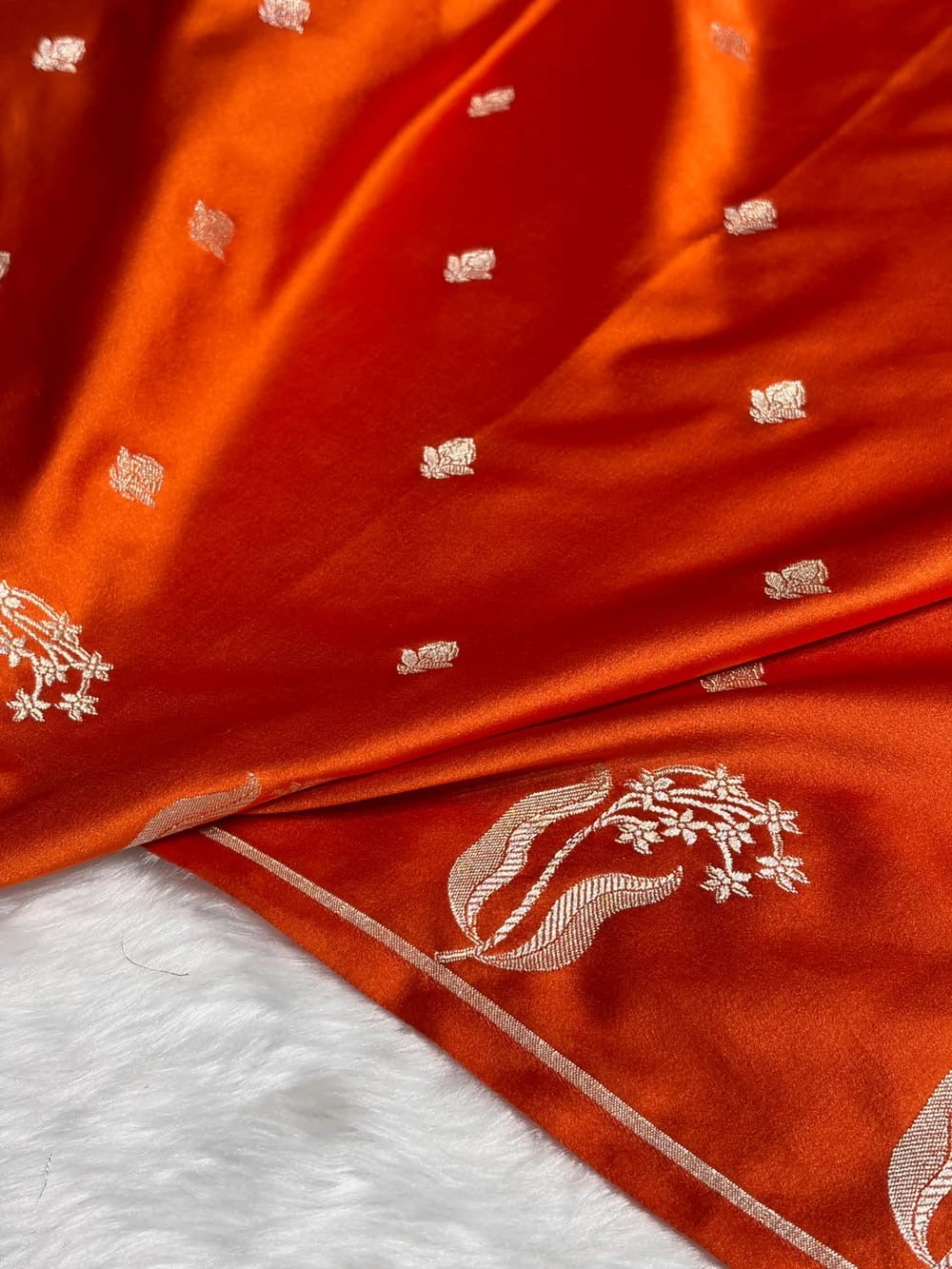 Mashru Kataan Silk Saree with Raw Mango Buta Woven Pattern & Rich Zari Pallu – MKS414