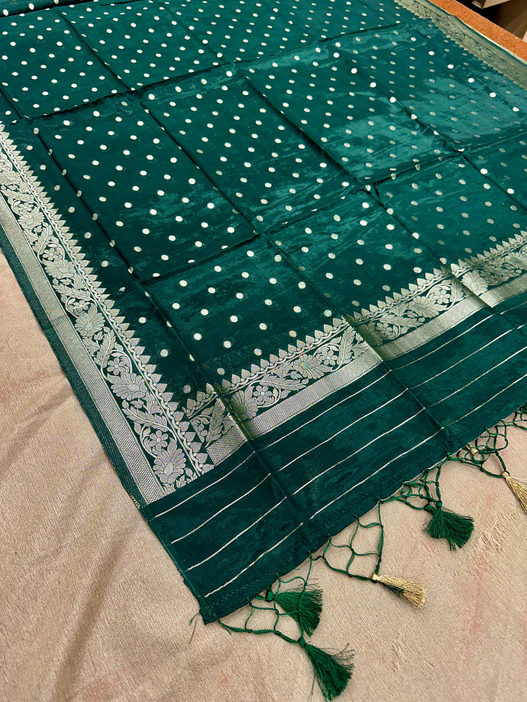 ✨ Banarasi Jacquard Gap Buti HO Silk 3-Piece Unstitched Dress Material MSS23