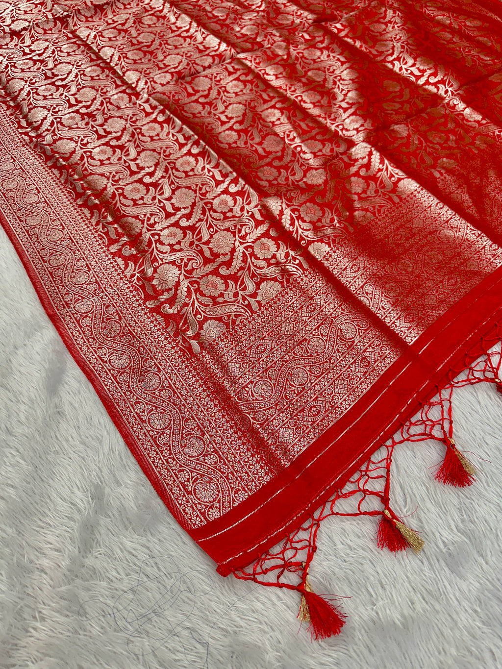 ✨ Banarasi Jacquard Gap Buti HO Silk 3-Piece Unstitched Dress Material MSS14