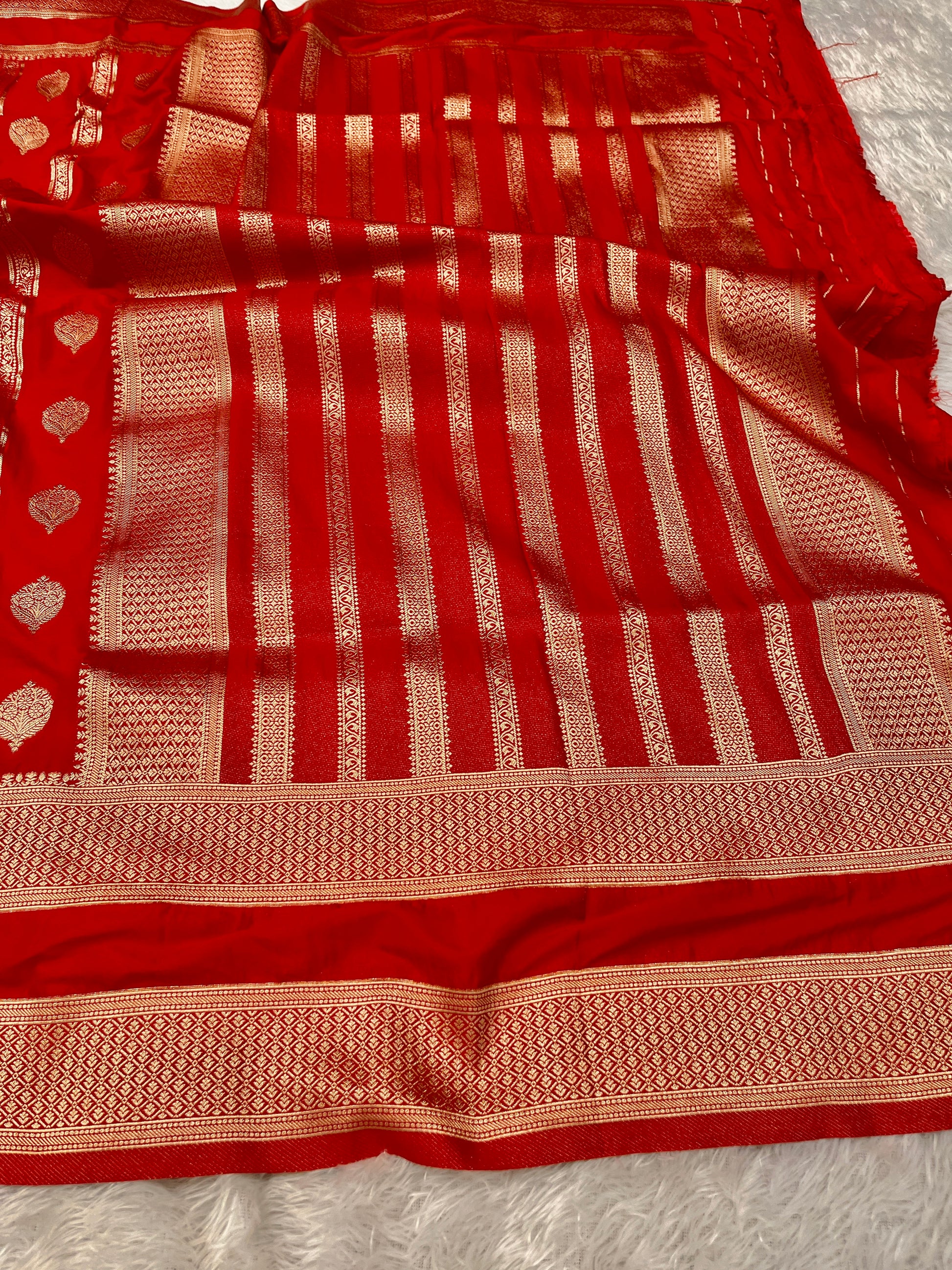 Chinon Silk Horizontal Buta Design Red Color Saree CN09