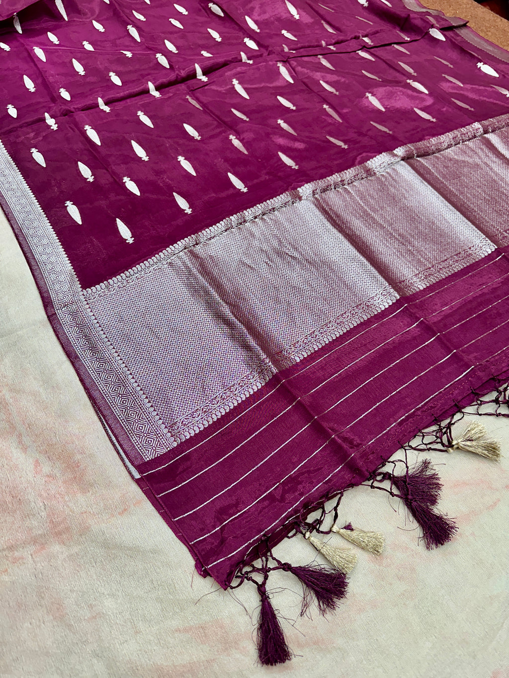 ✨ Banarasi Jacquard Gap Buti HO Silk 3-Piece Unstitched Dress Material MSS19
