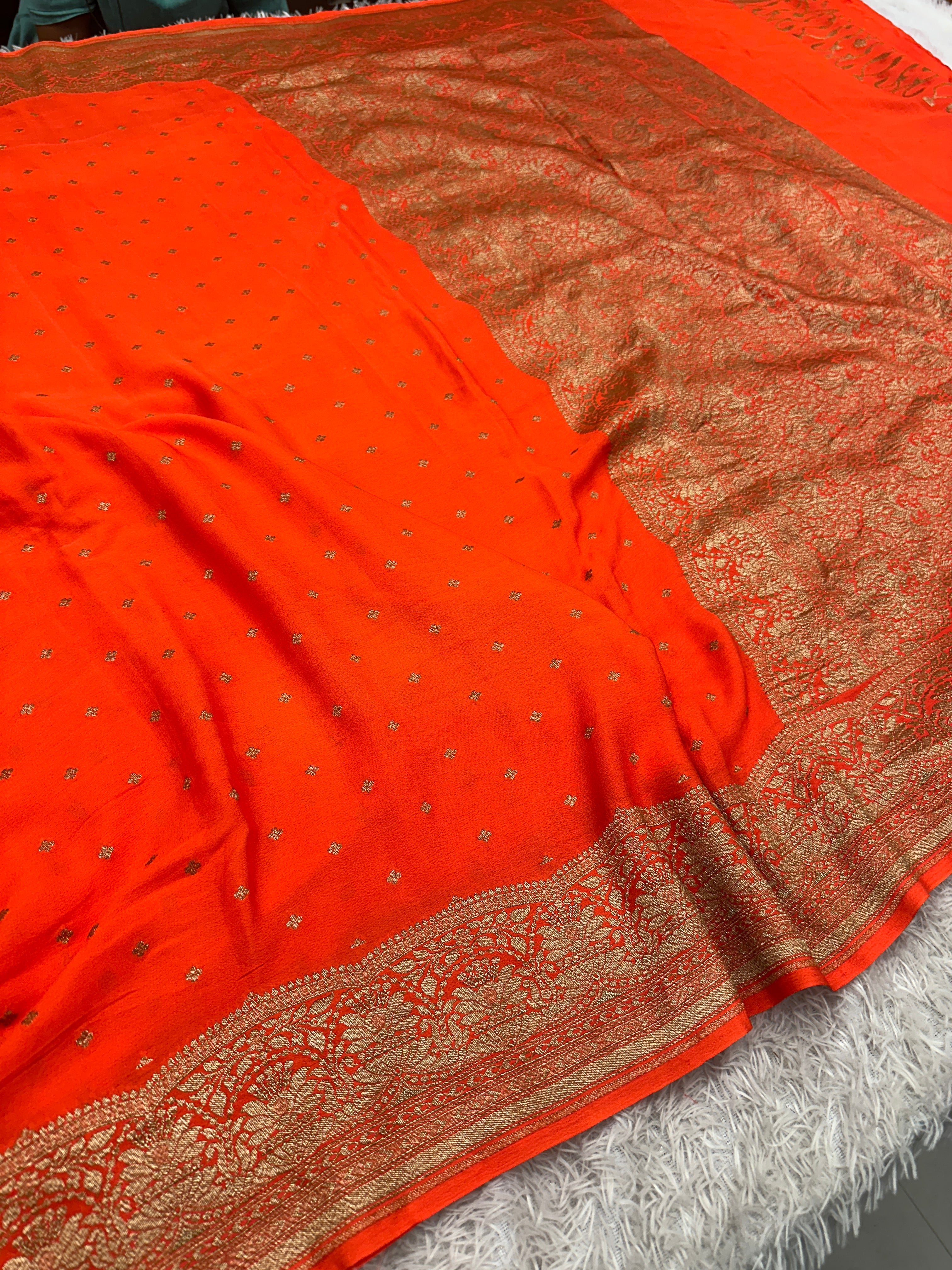 Luxury Pure Silk Crepe Saree with All Over Antique Buta Weaving, Rich Zari Border & Pallu – PS33