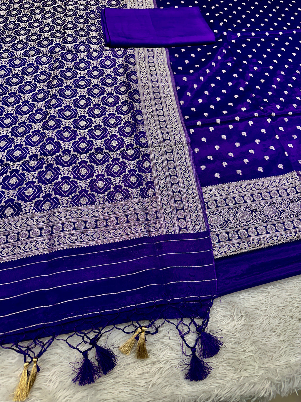 ✨ Banarasi Jacquard Gap Buti HO Silk 3-Piece Unstitched Dress Material MSS17