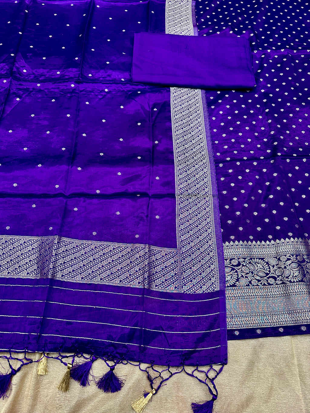 ✨ Banarasi Jacquard Gap Buti HO Silk 3-Piece Unstitched Dress Material MSS22