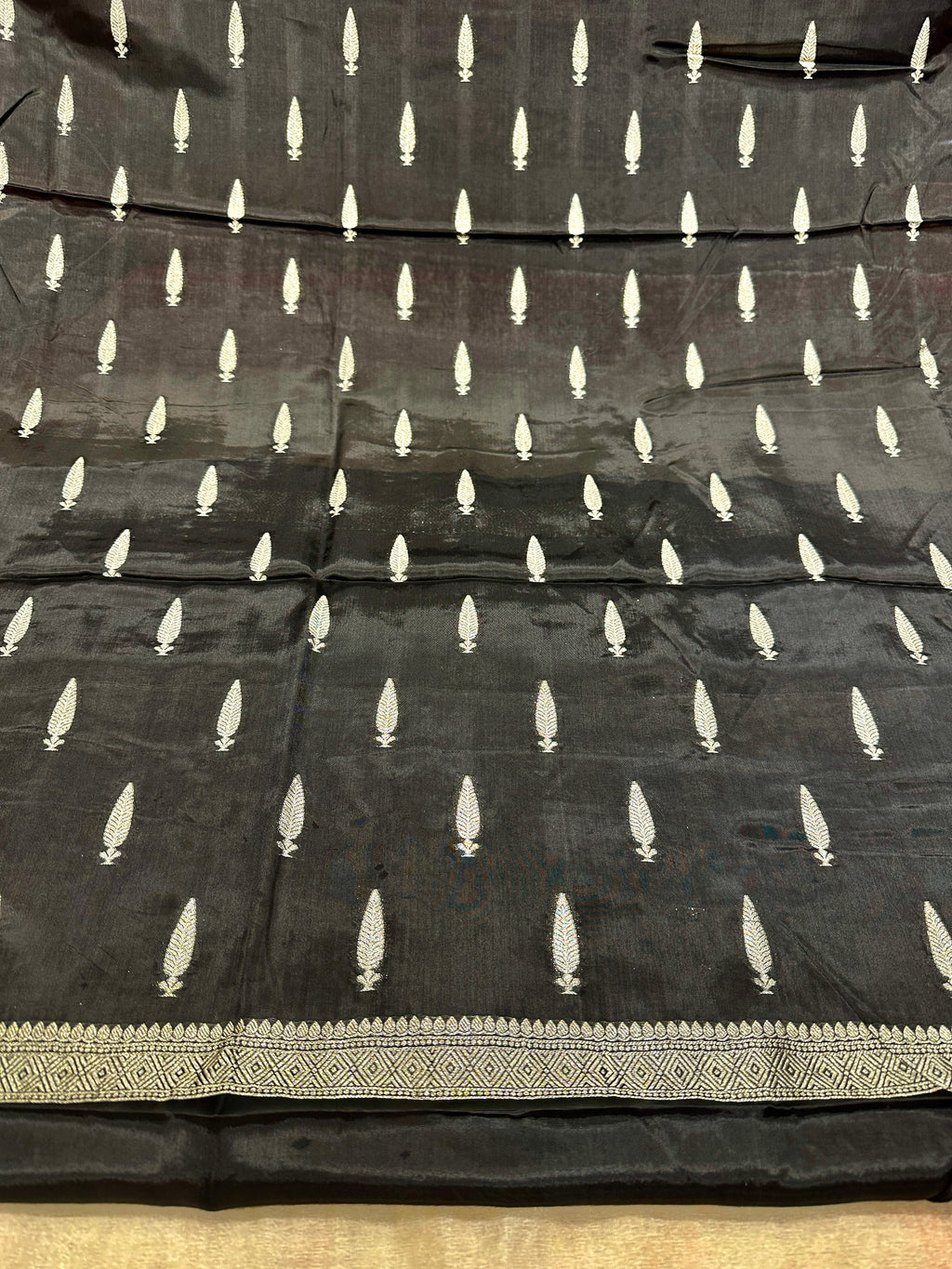 ✨ Banarasi Jacquard Gap Buti HO Silk 3-Piece Unstitched Dress Material MSS19
