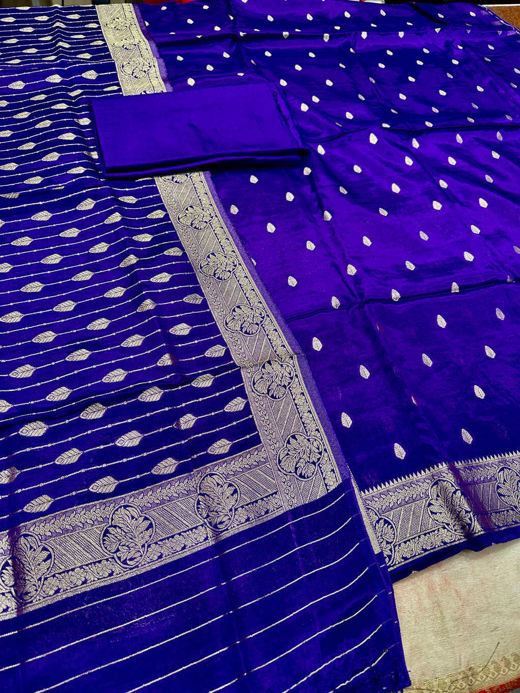✨ Banarasi Jacquard Gap Buti HO Silk 3-Piece Unstitched Dress Material MSS21