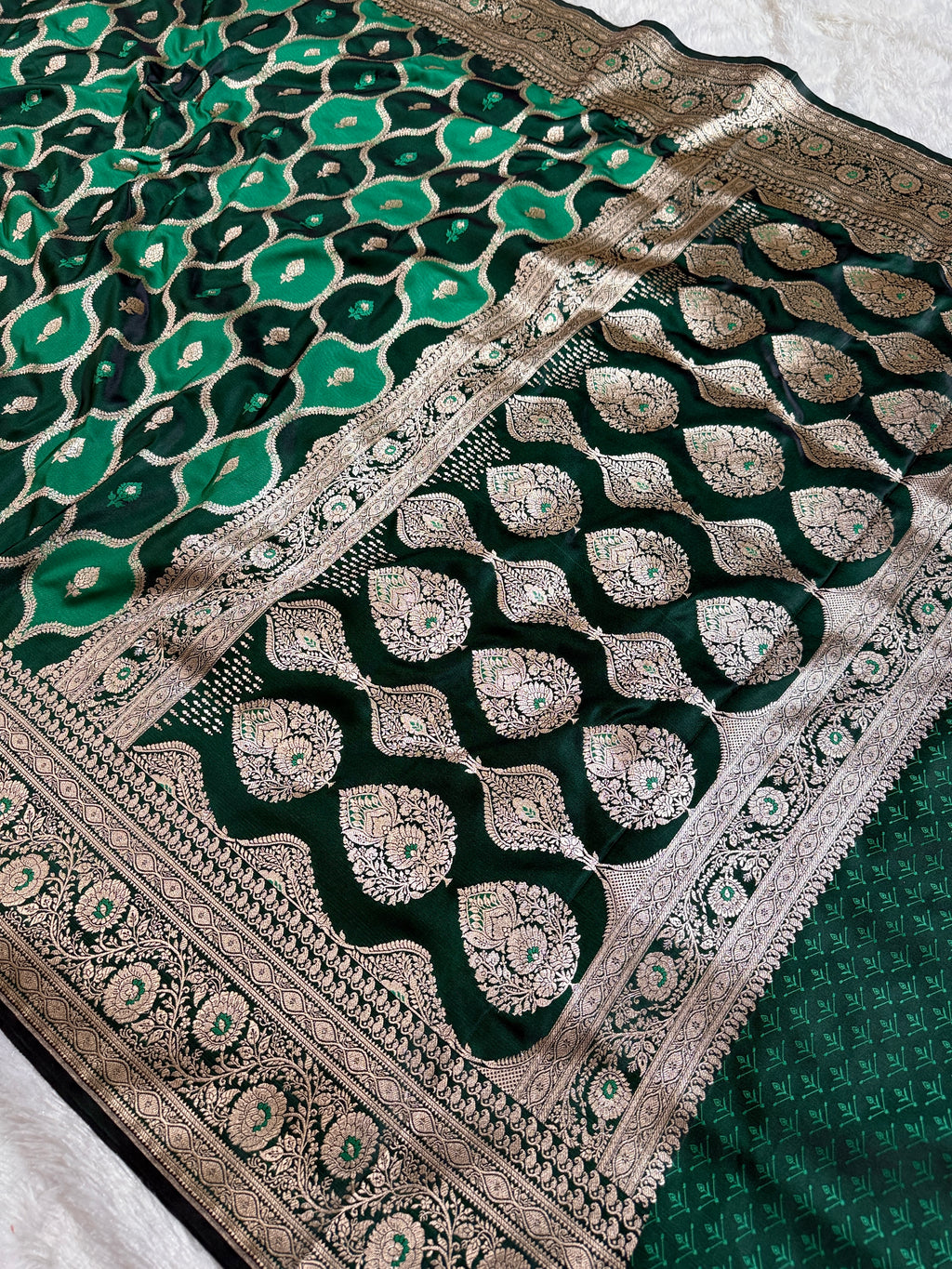Green & Black Rangkaat Banarasi Mashru Silk Saree with Jacquard Woven Jaal Pattern MKS033