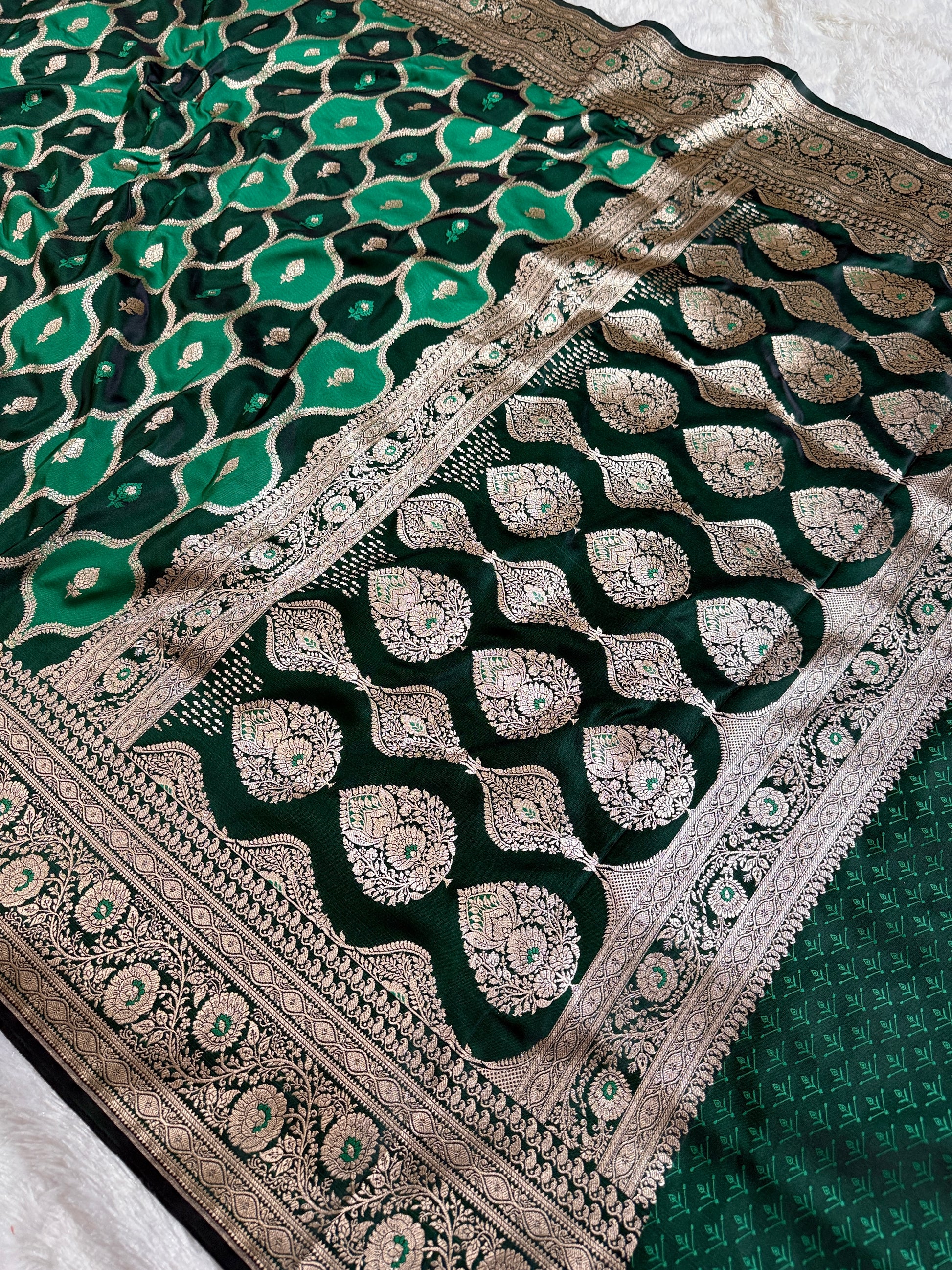 Green & Black Rangkaat Banarasi Mashru Silk Saree with Jacquard Woven Jaal Pattern MKS033
