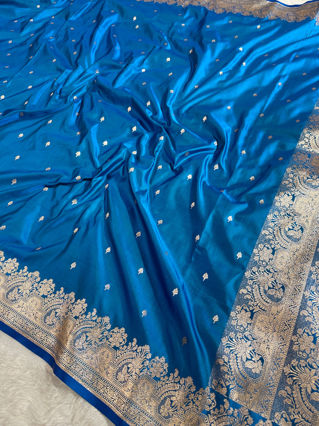 Peacock Banarasi Mashru Silk Saree with Jacquard Woven Designer Buti Pattern MKS027
