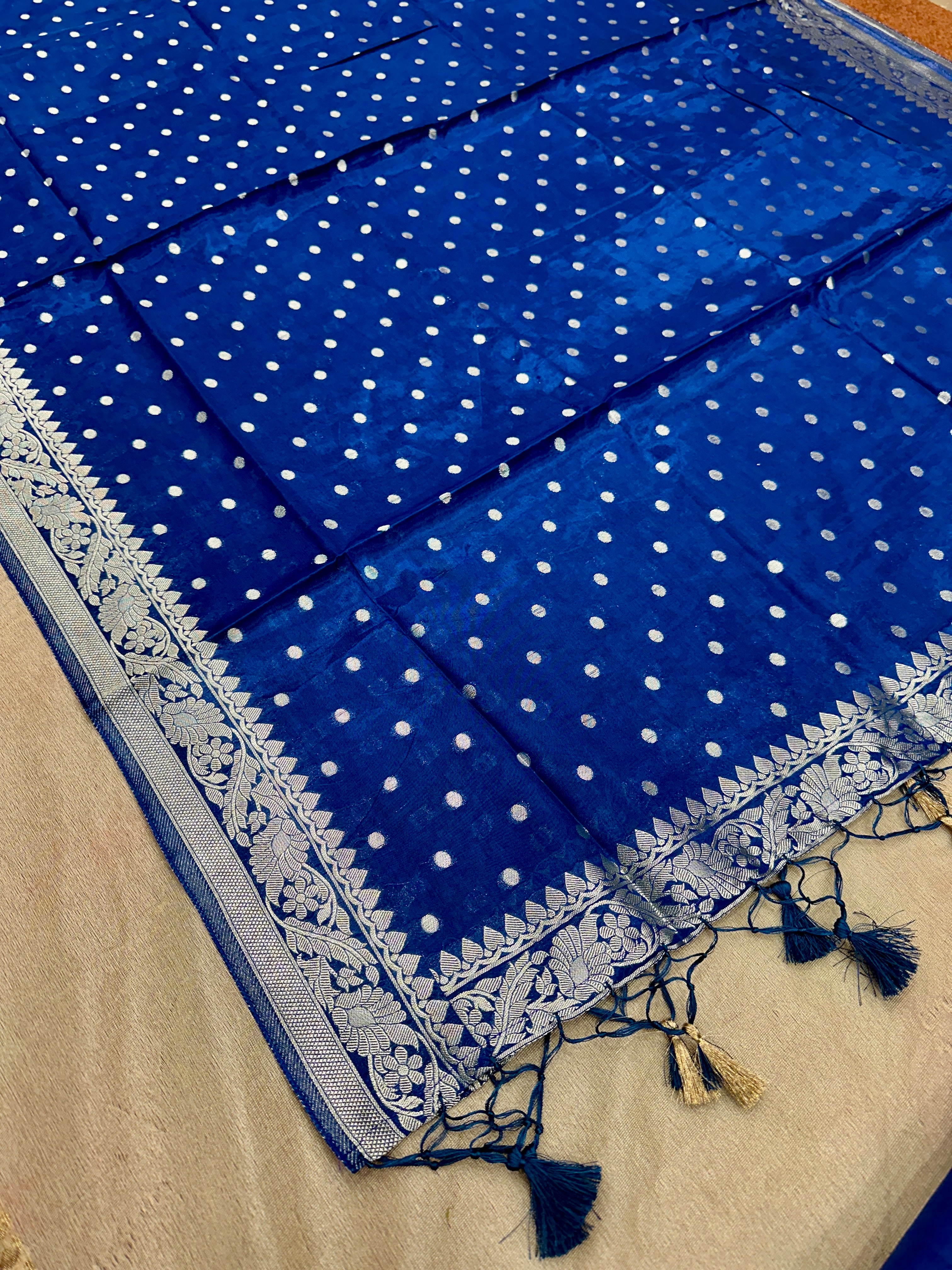 ✨ Banarasi Jacquard Gap Buti HO Silk 3-Piece Unstitched Dress Material MSS23