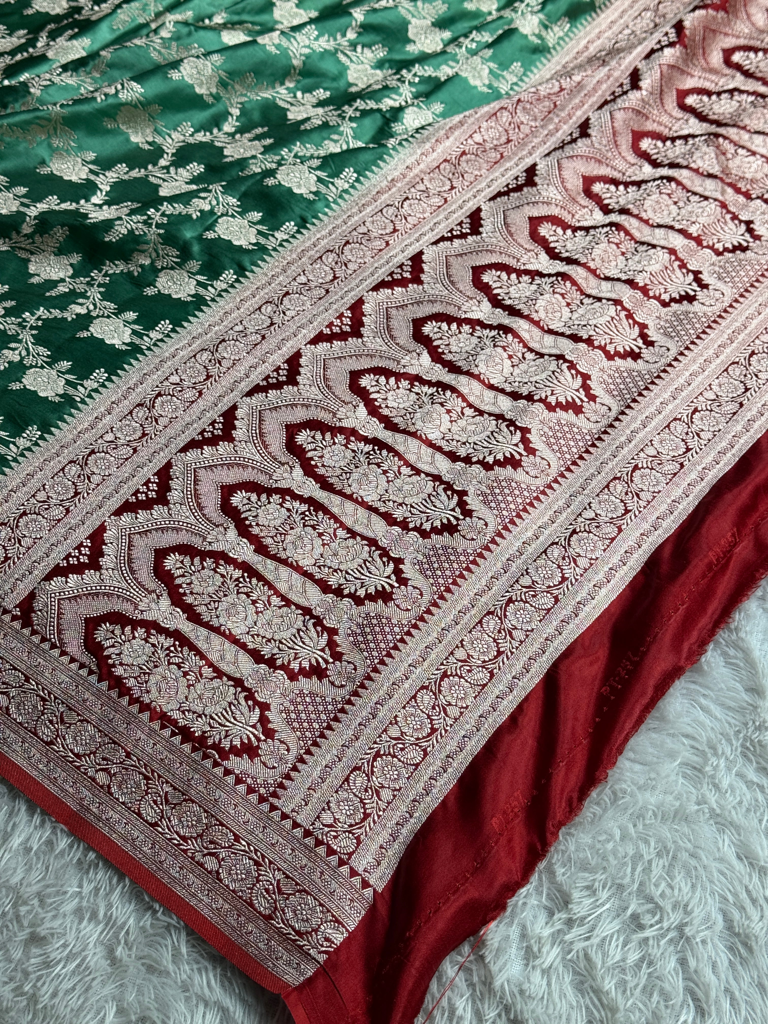 Premium Mashru Silk Contrast Saree with Jaal Woven Design & Rich Zari Pallu – Festive Wear | MKS627