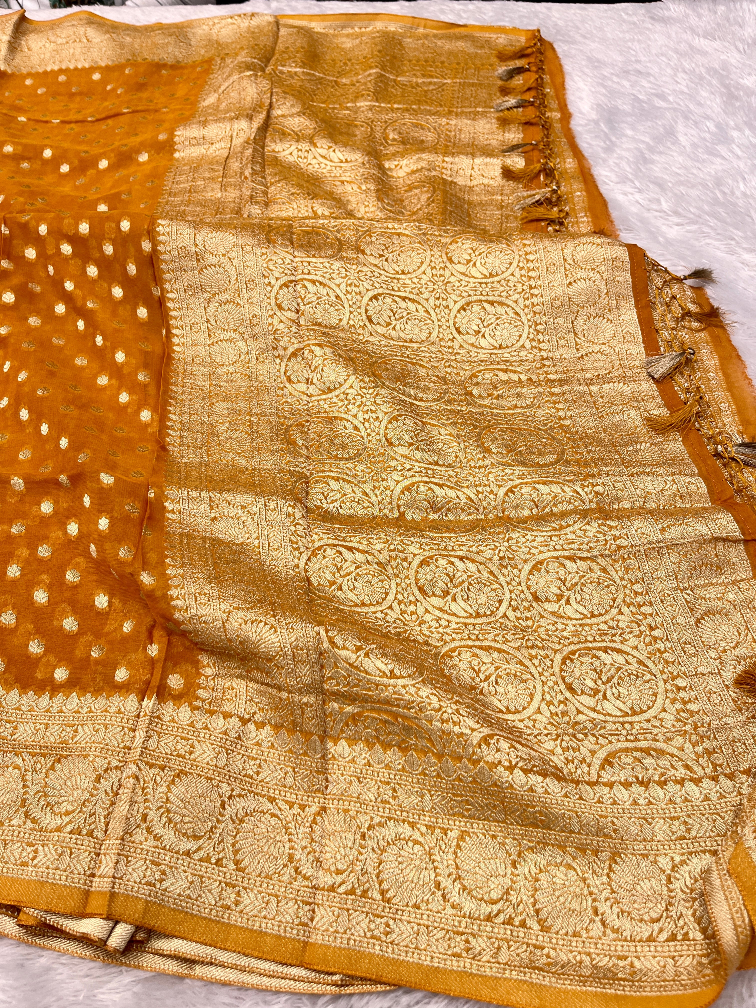 Banarsi Pure Natural Georgette Four flower Buti Design VSG02