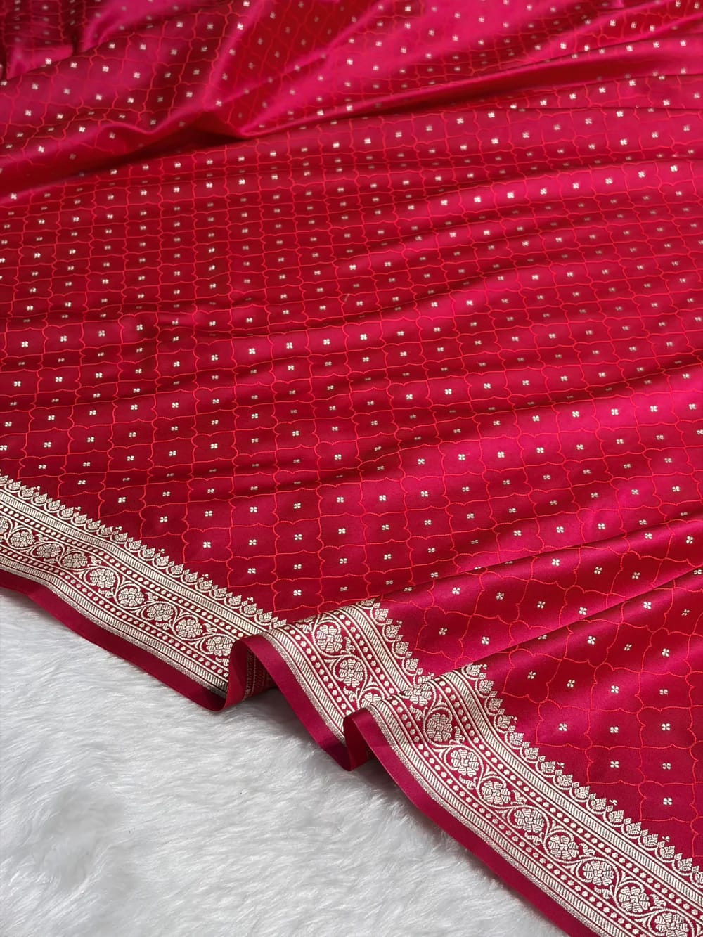 ✨ Mashru Kataan Silk Saree with Tanchoi Woven Pattern, Zari Border & Rich Zari Pallu MKS416