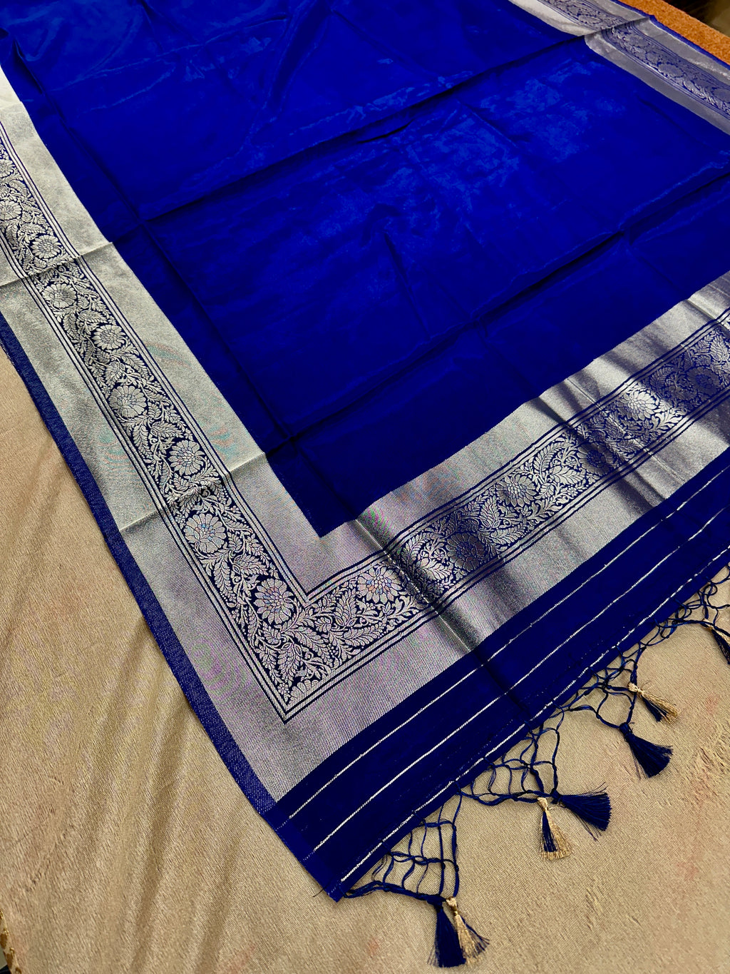 ✨ Banarasi Jacquard Gap Buti HO Silk 3-Piece Unstitched Dress Material MSS24
